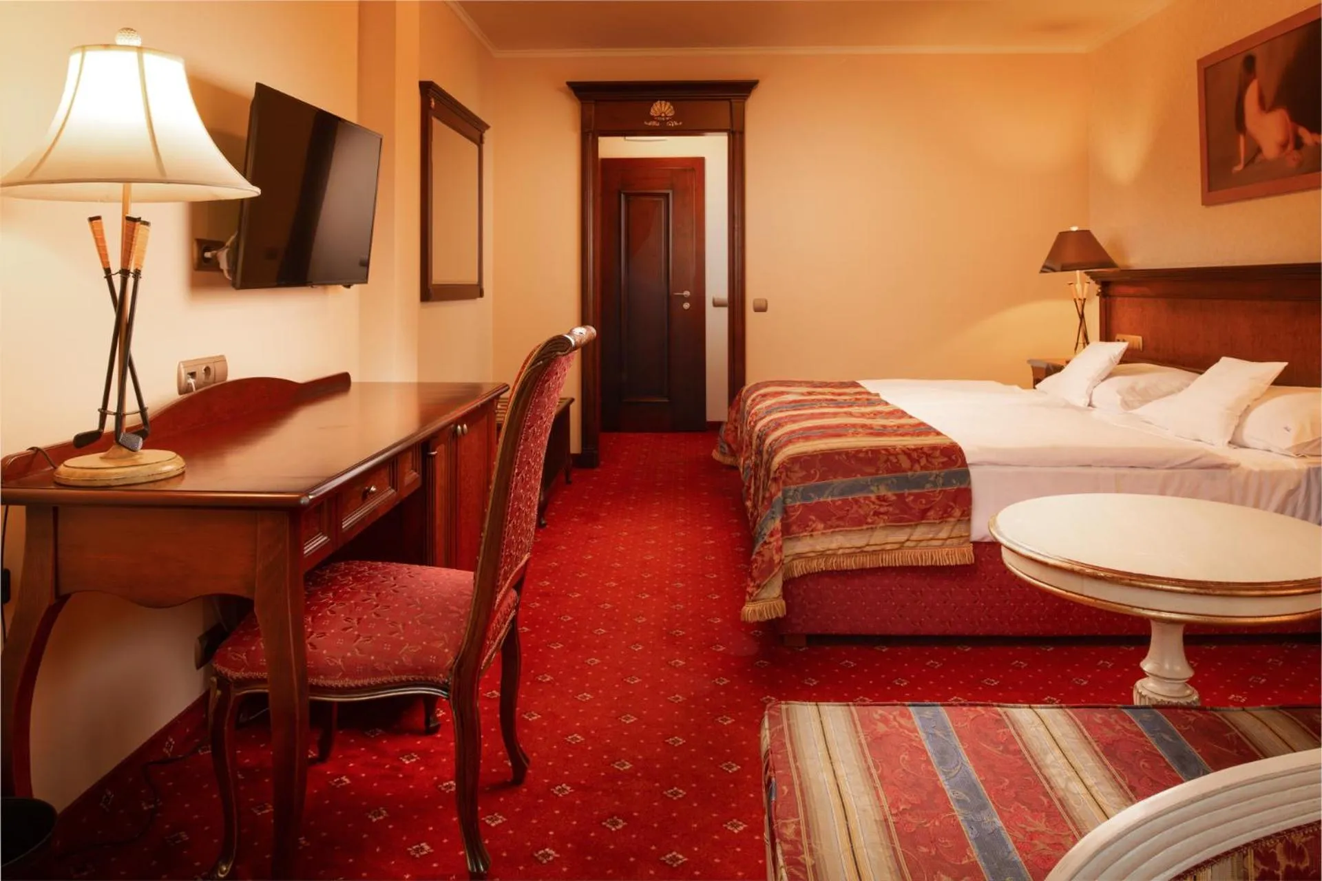 Photo of the whole room, Bed in Aqua Marina