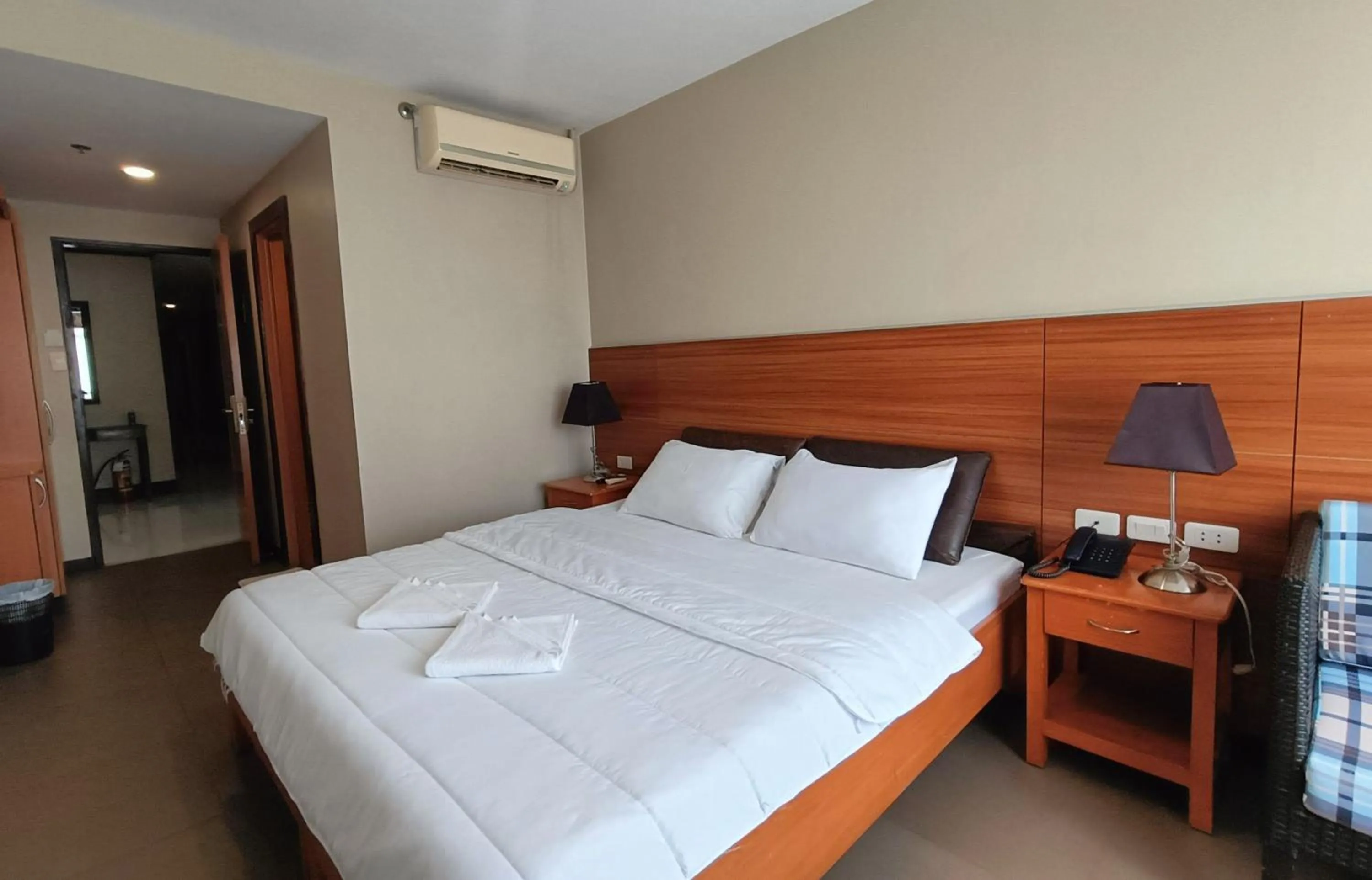 Bed in Fuente Oro Business Suites Cebu