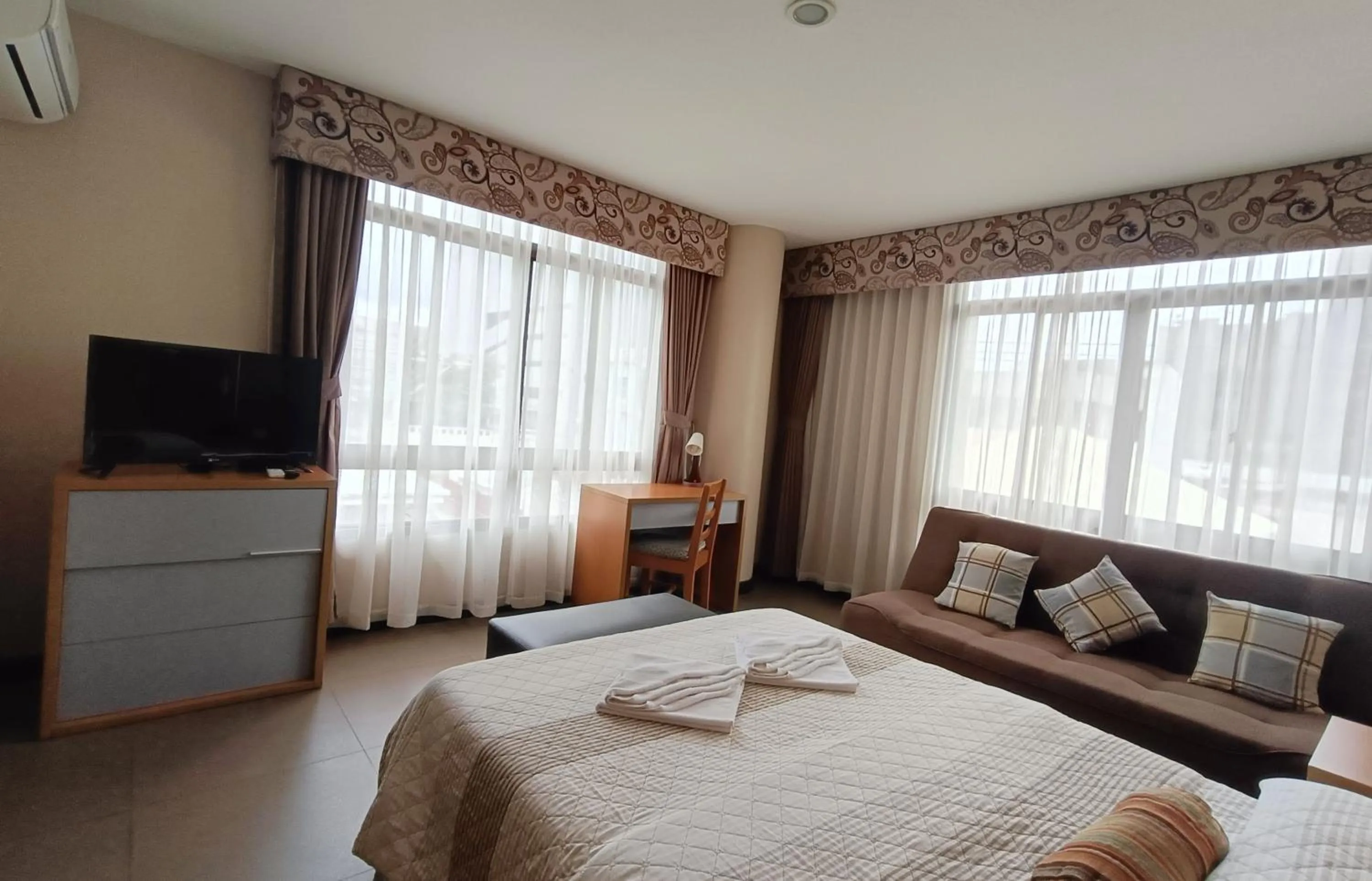 Bed in Fuente Oro Business Suites Cebu