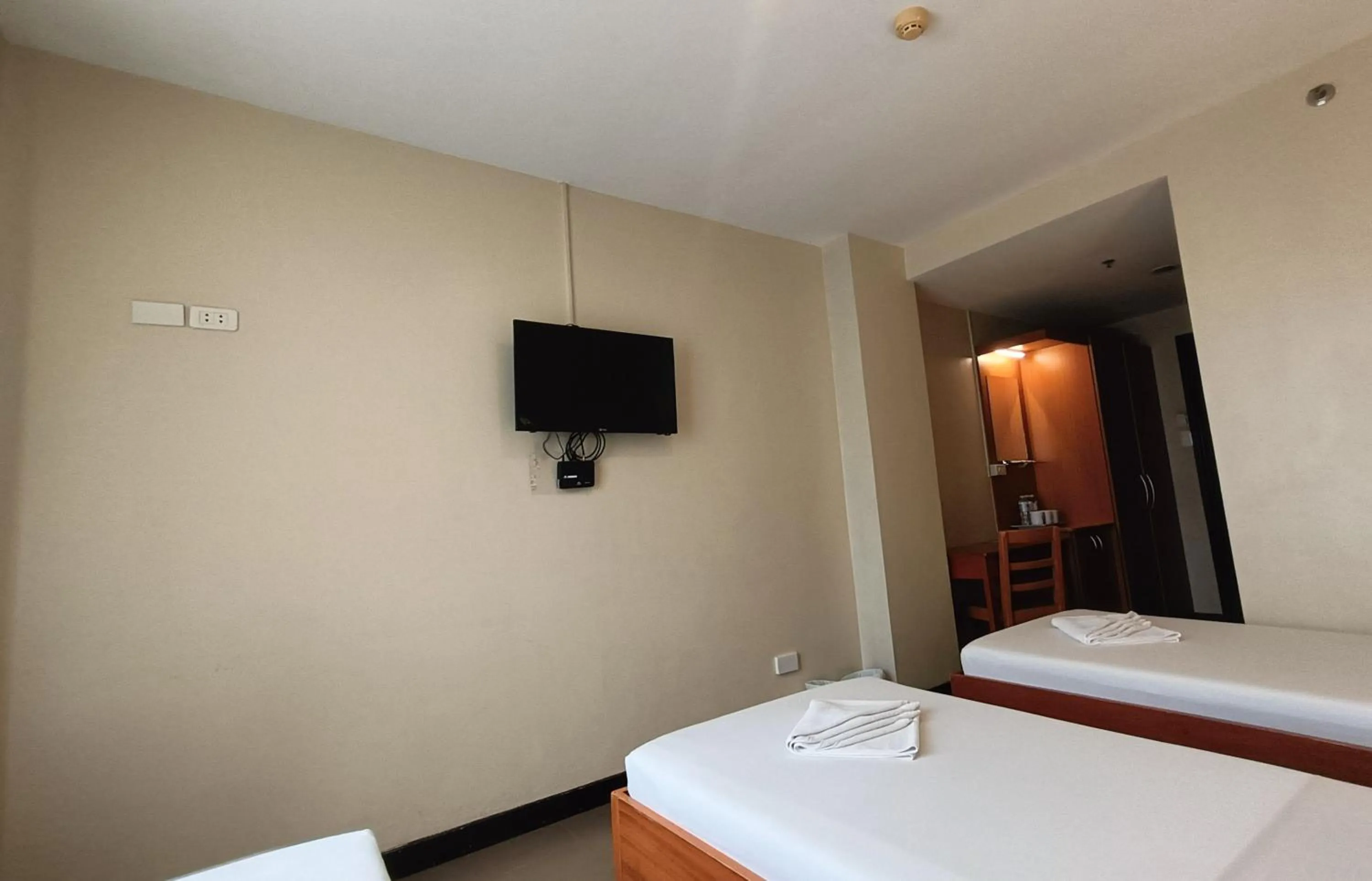 Bed in Fuente Oro Business Suites Cebu