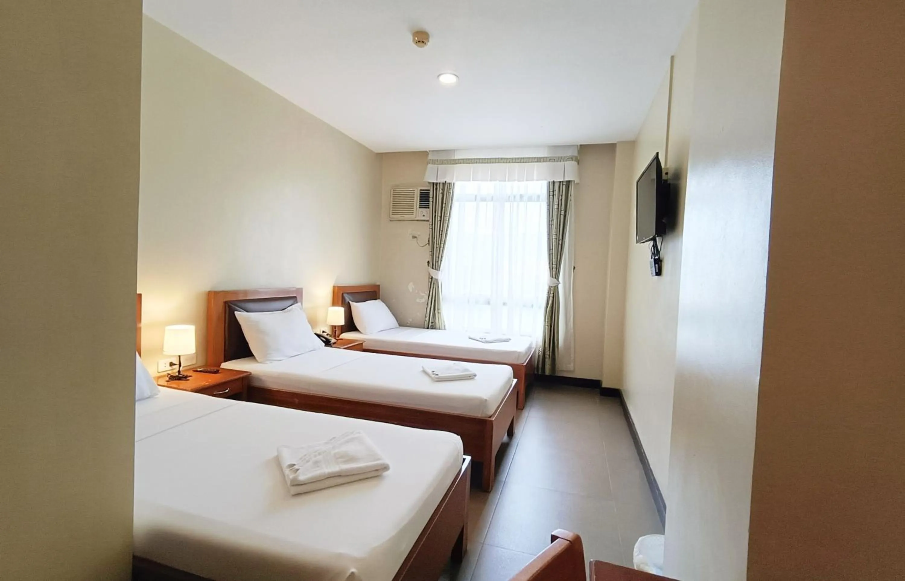 Bed in Fuente Oro Business Suites Cebu