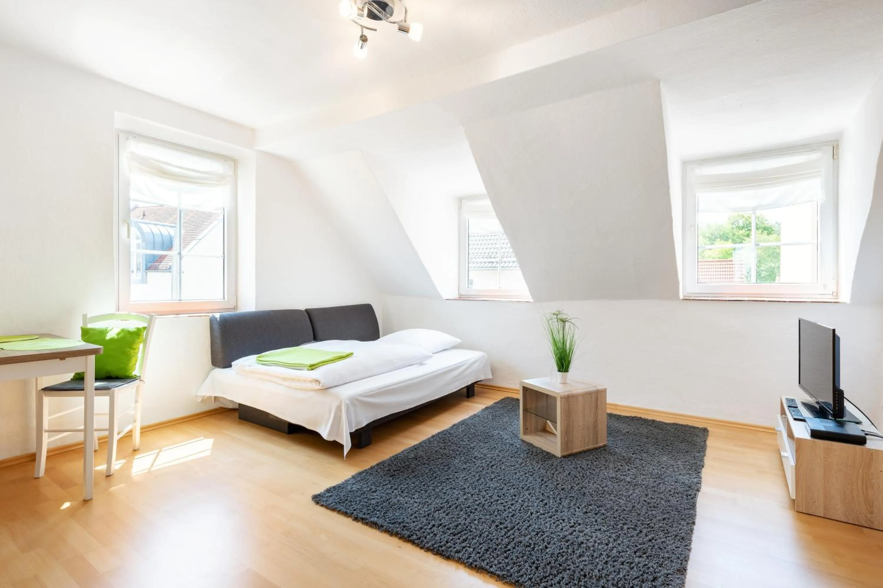 Living room, Bed in Bayerischer Hof
