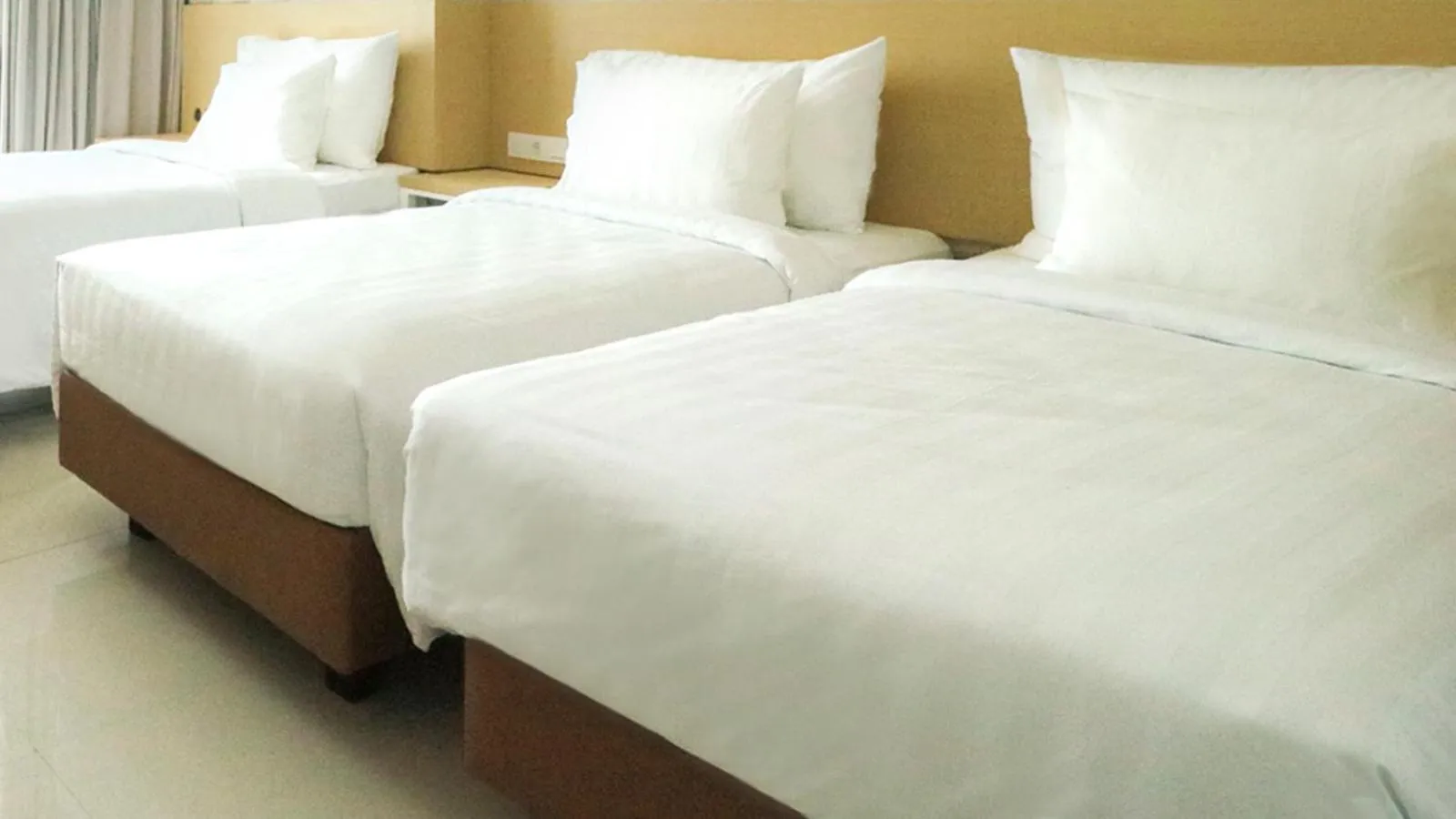 Bed in PALM PARK Hotel Surabaya