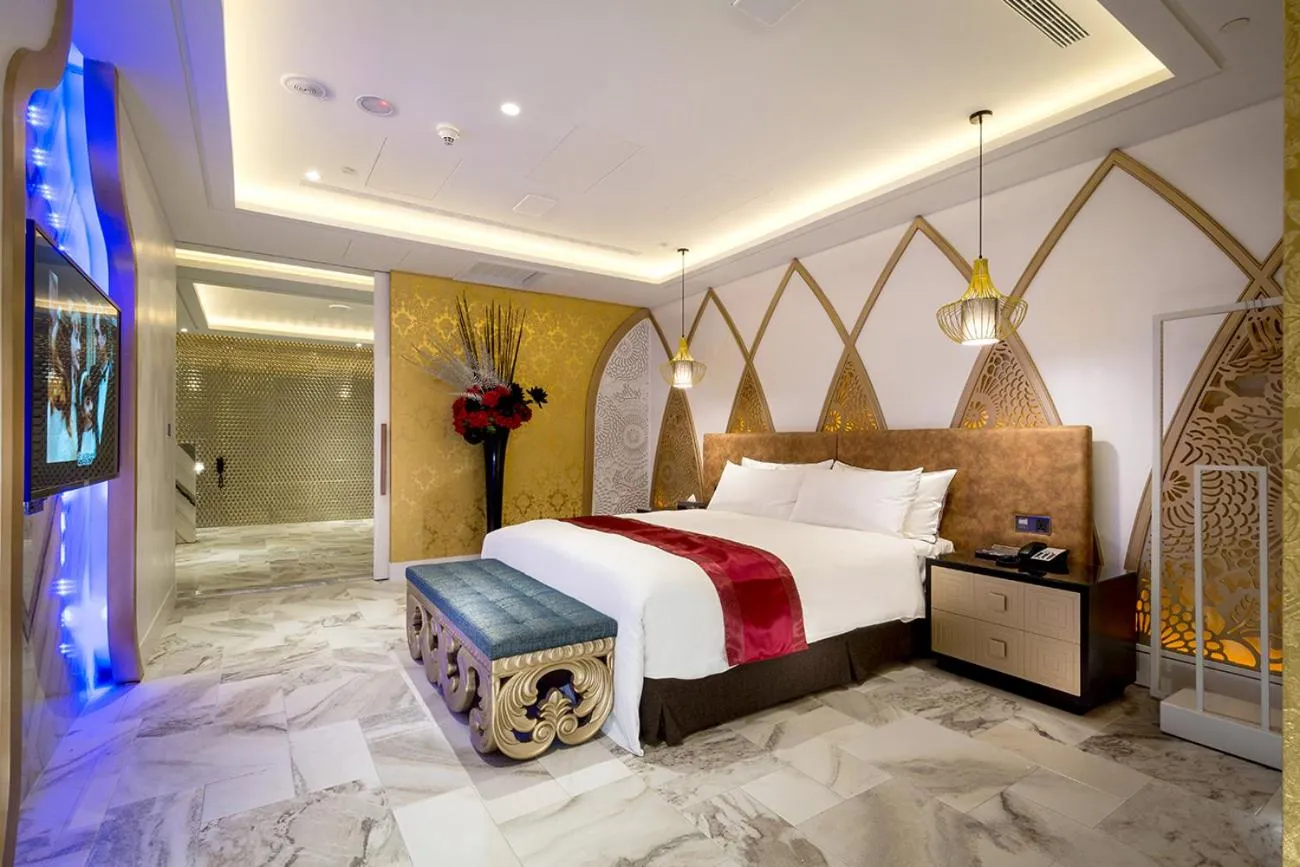 Decorative detail, Bed in Norwegian Forest Leisure Motel