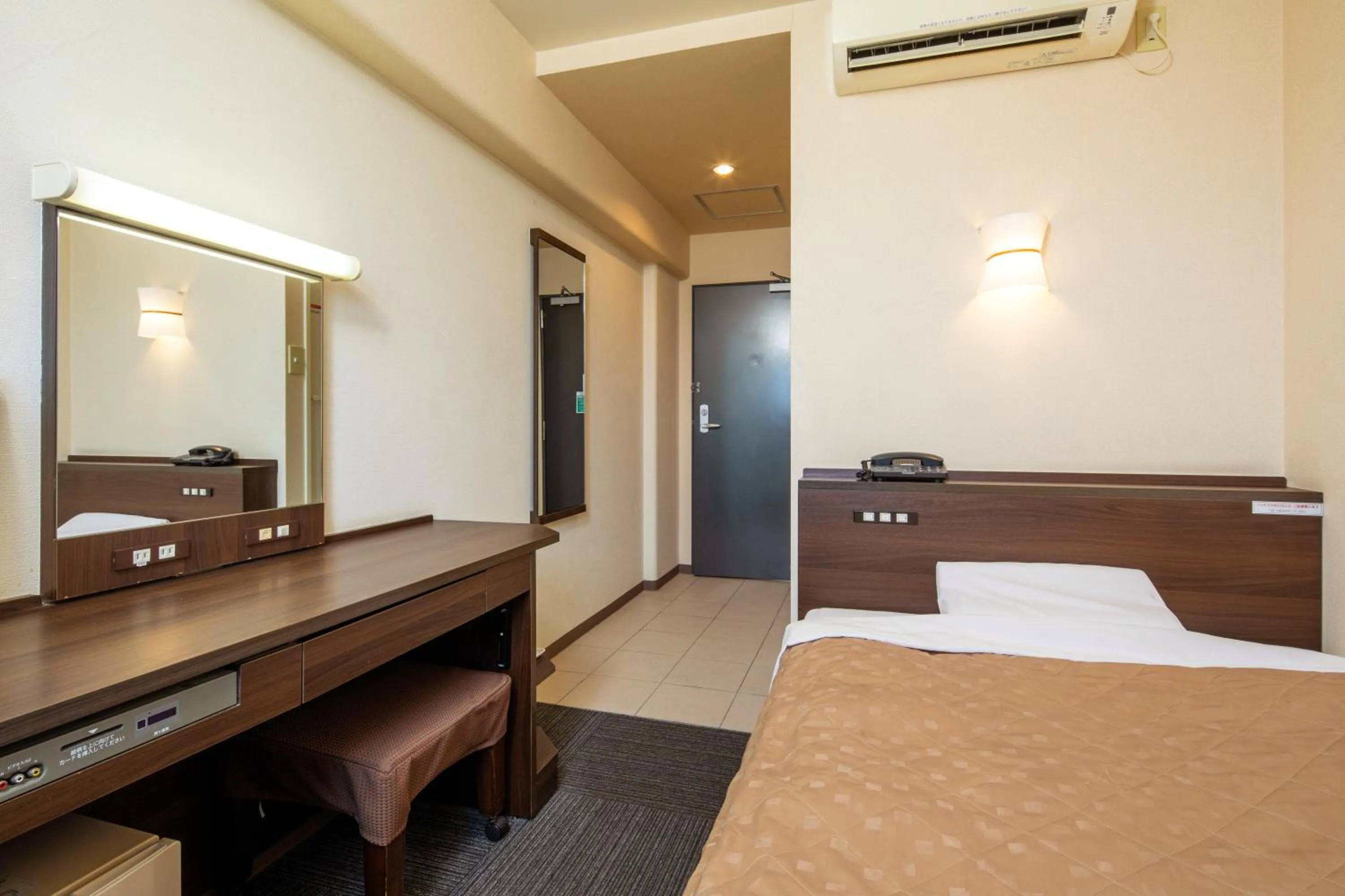 Photo of the whole room, Bed in Hotel Aston Plaza Himeji