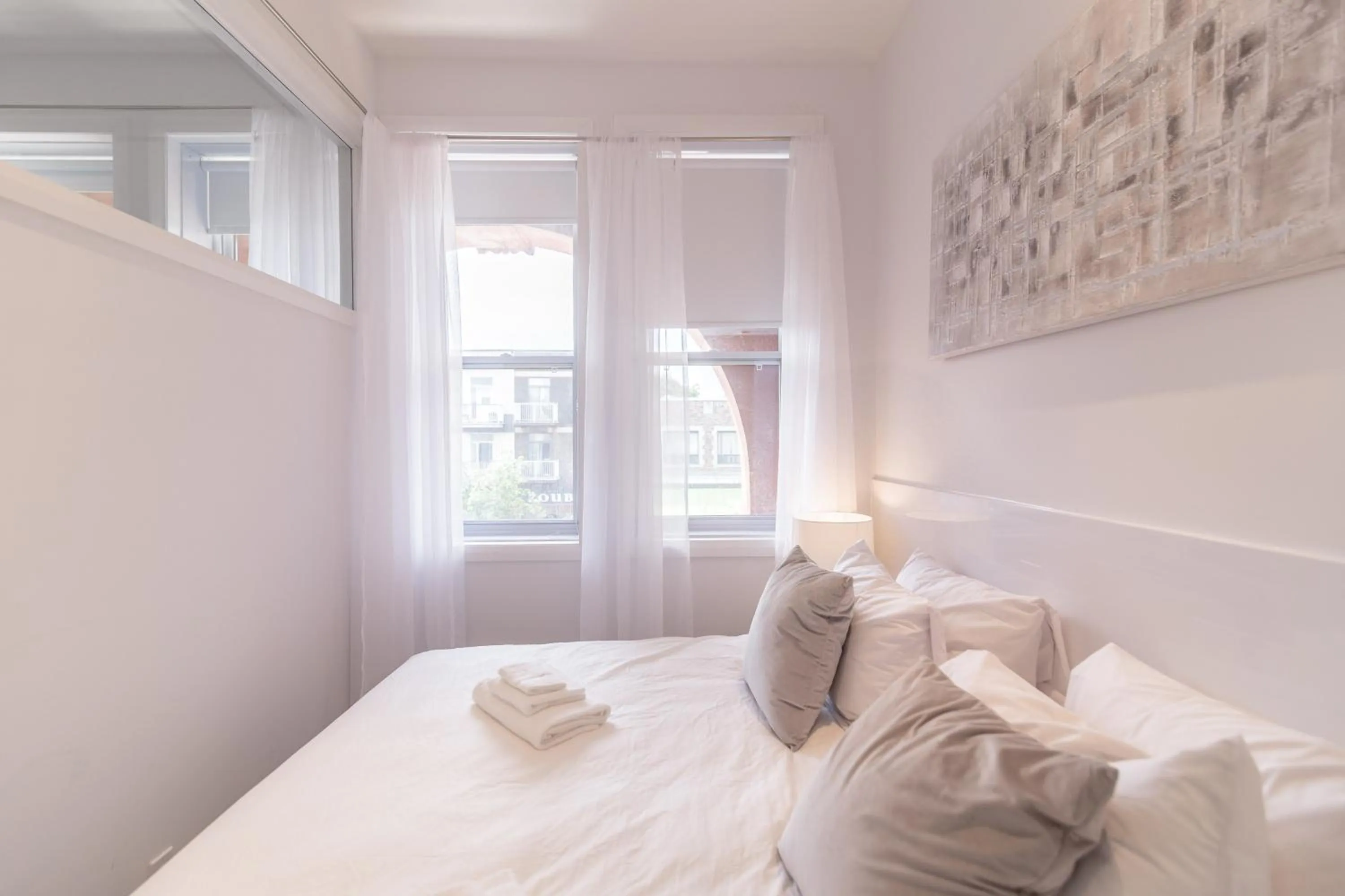 Bedroom, Bed in Parc Avenue Residences Mile End