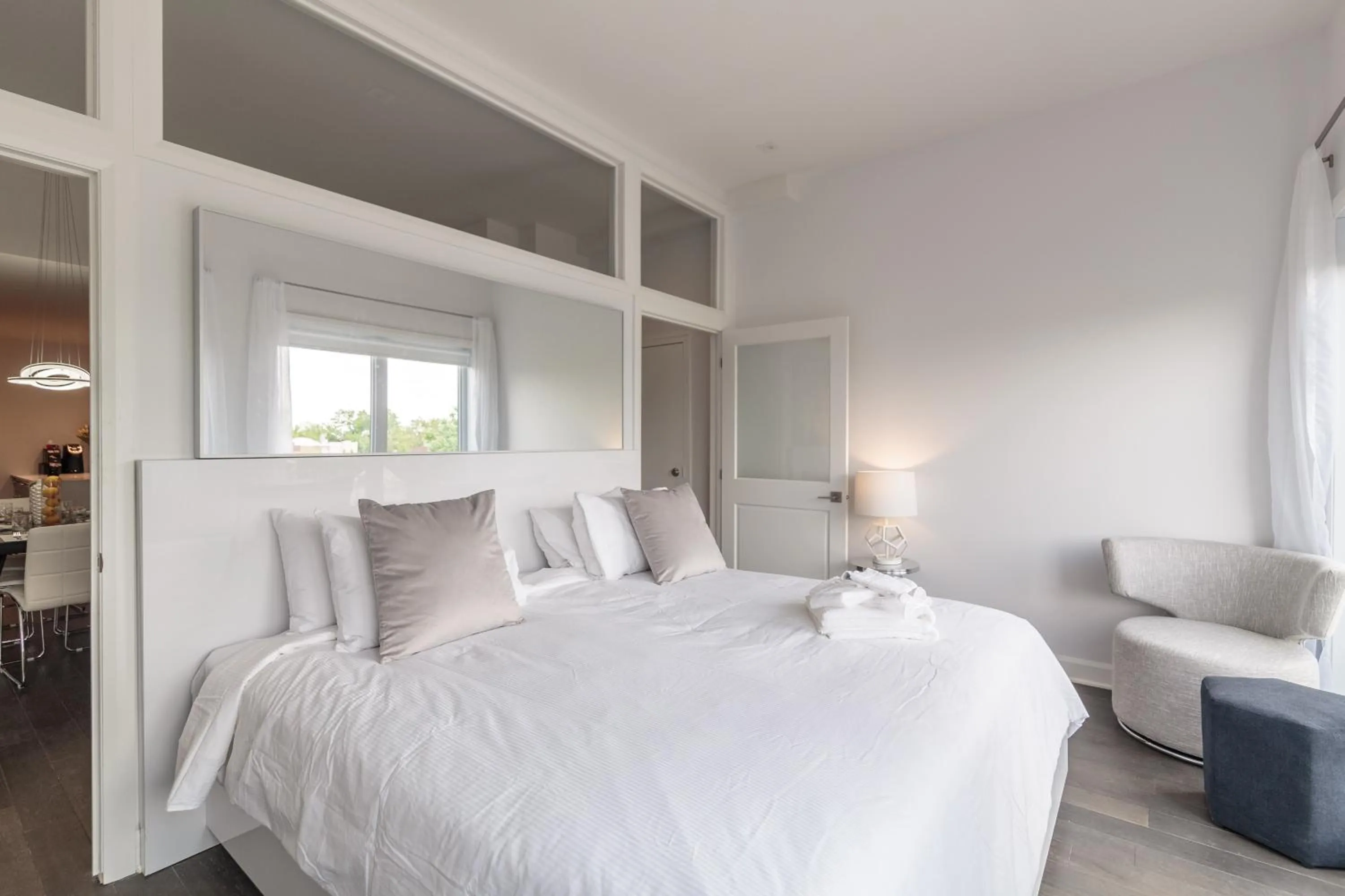 Bedroom, Bed in Parc Avenue Residences Mile End