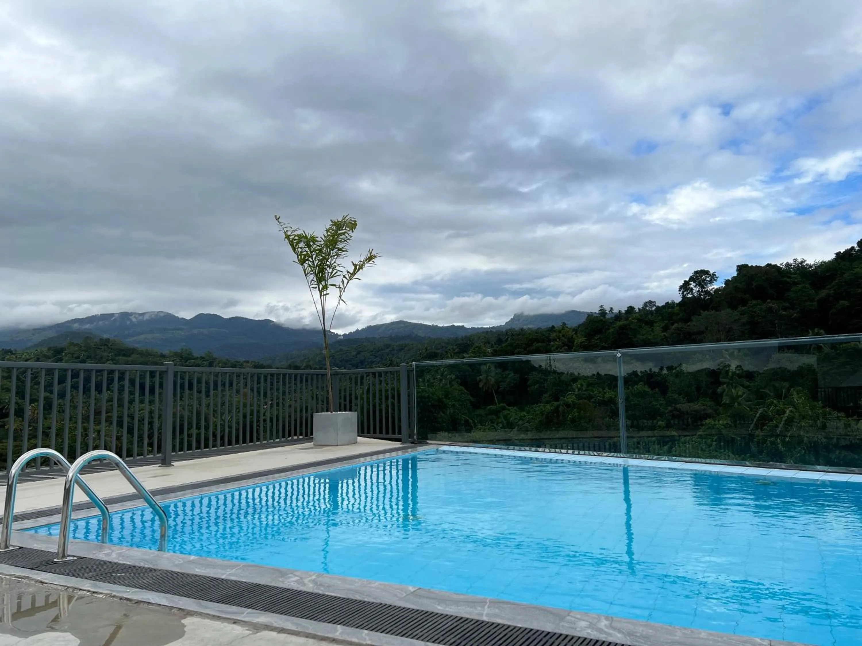 Swimming pool in Rivendell Hotel