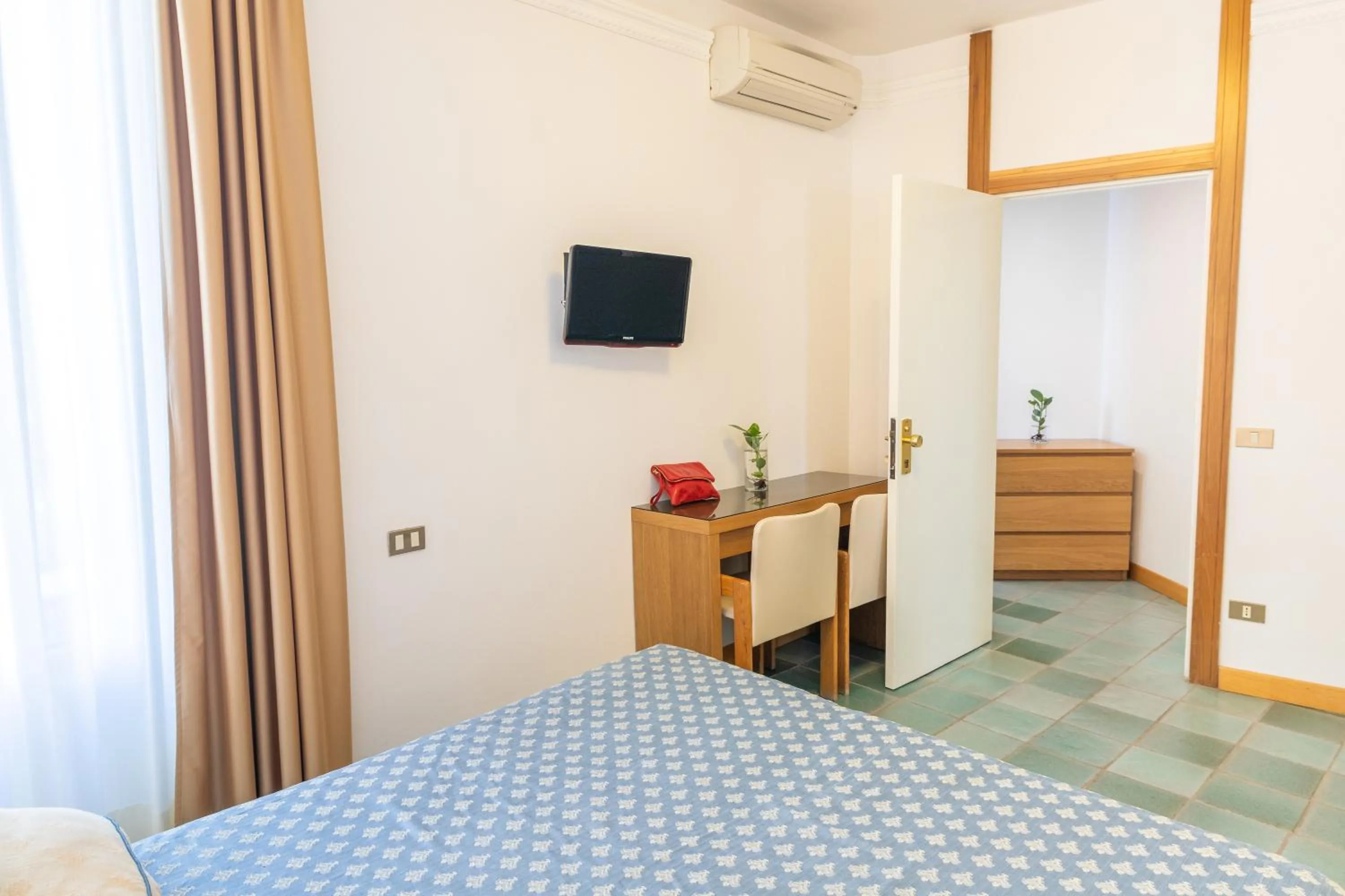 furniture, Bed in Cav Approdo