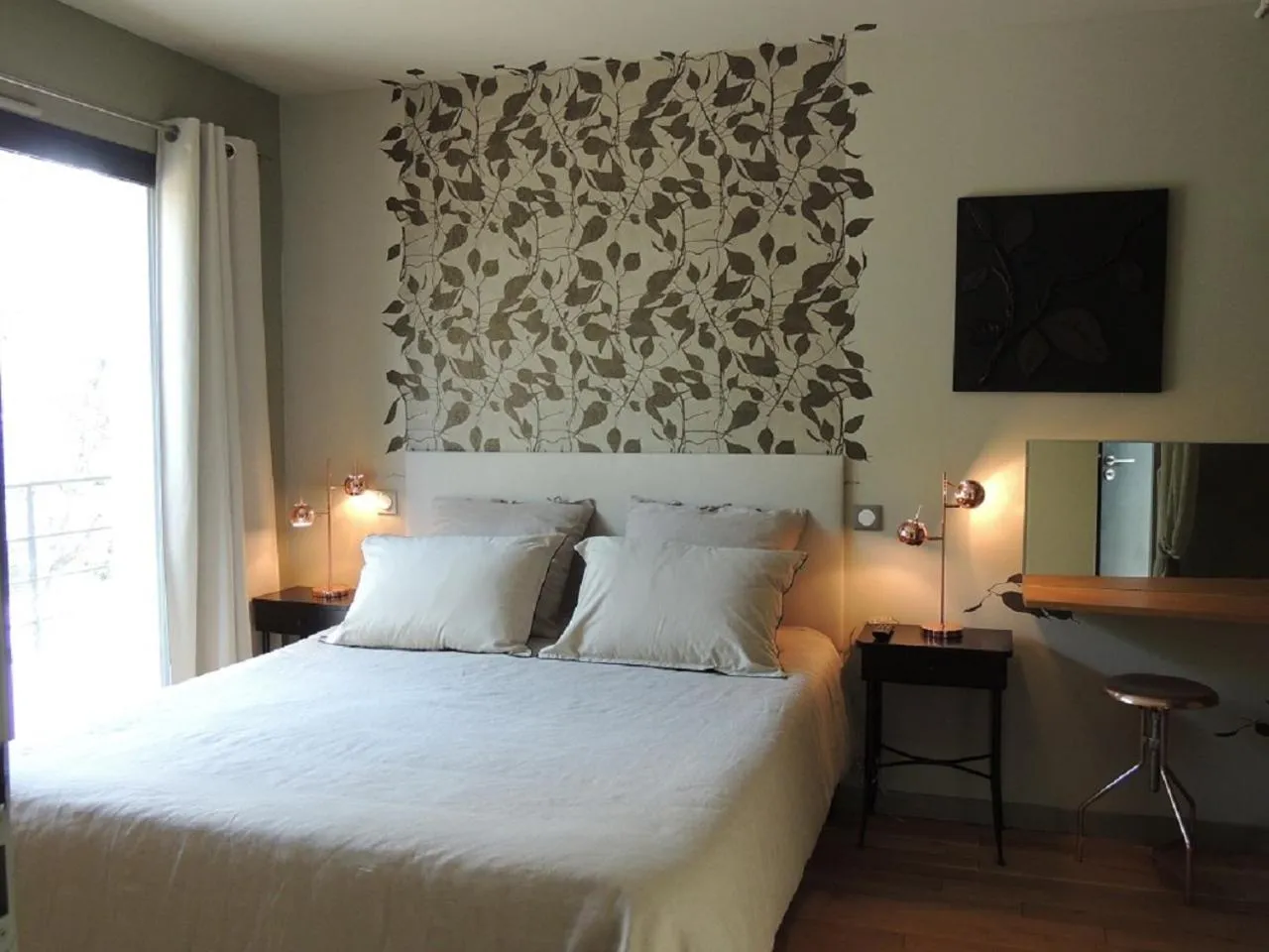 Bed in La Villa Kallisté