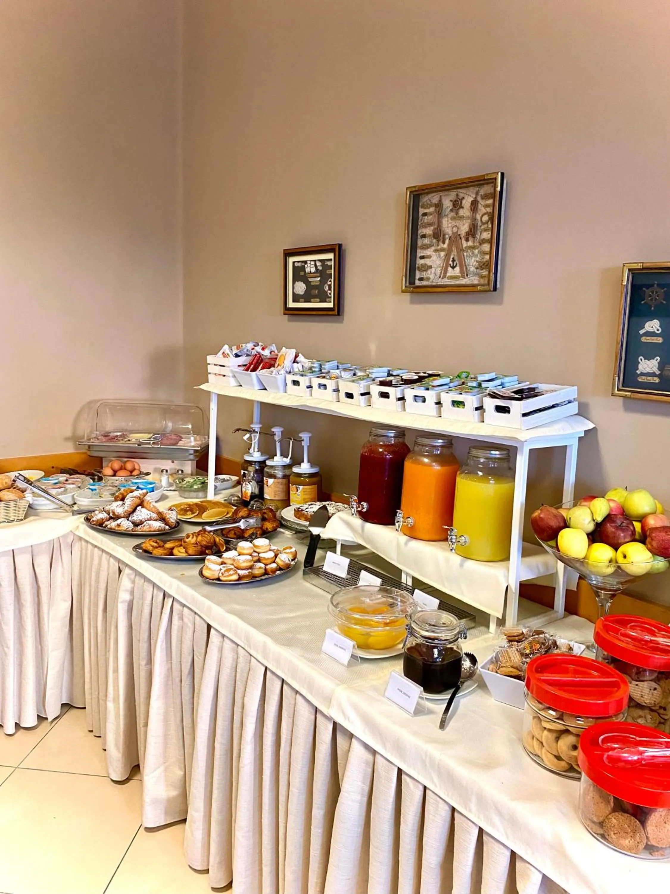 Buffet breakfast in Hotel Amelia