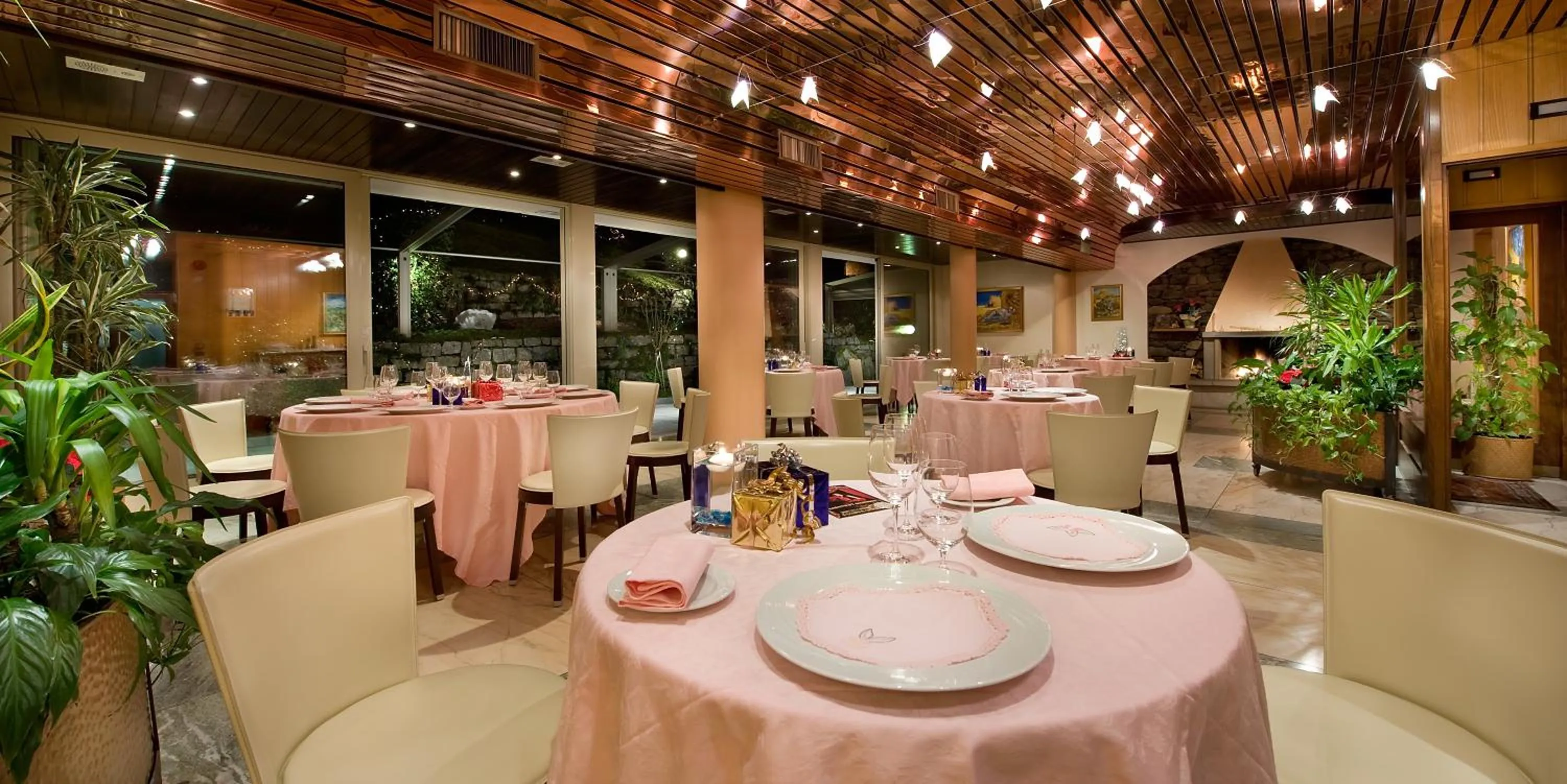 Restaurant/places to eat in Hotel Campelli