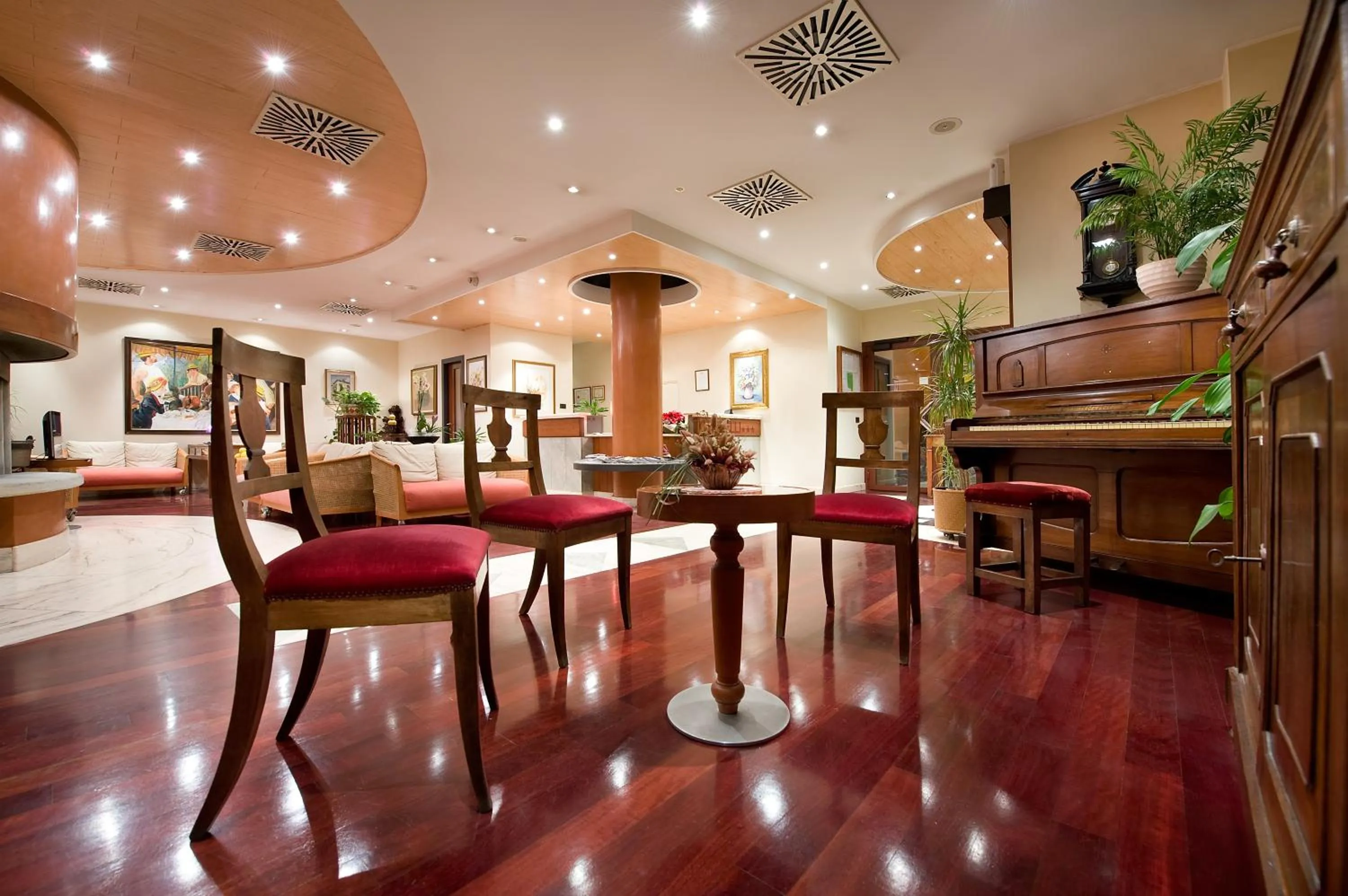 Communal lounge/ TV room in Hotel Campelli