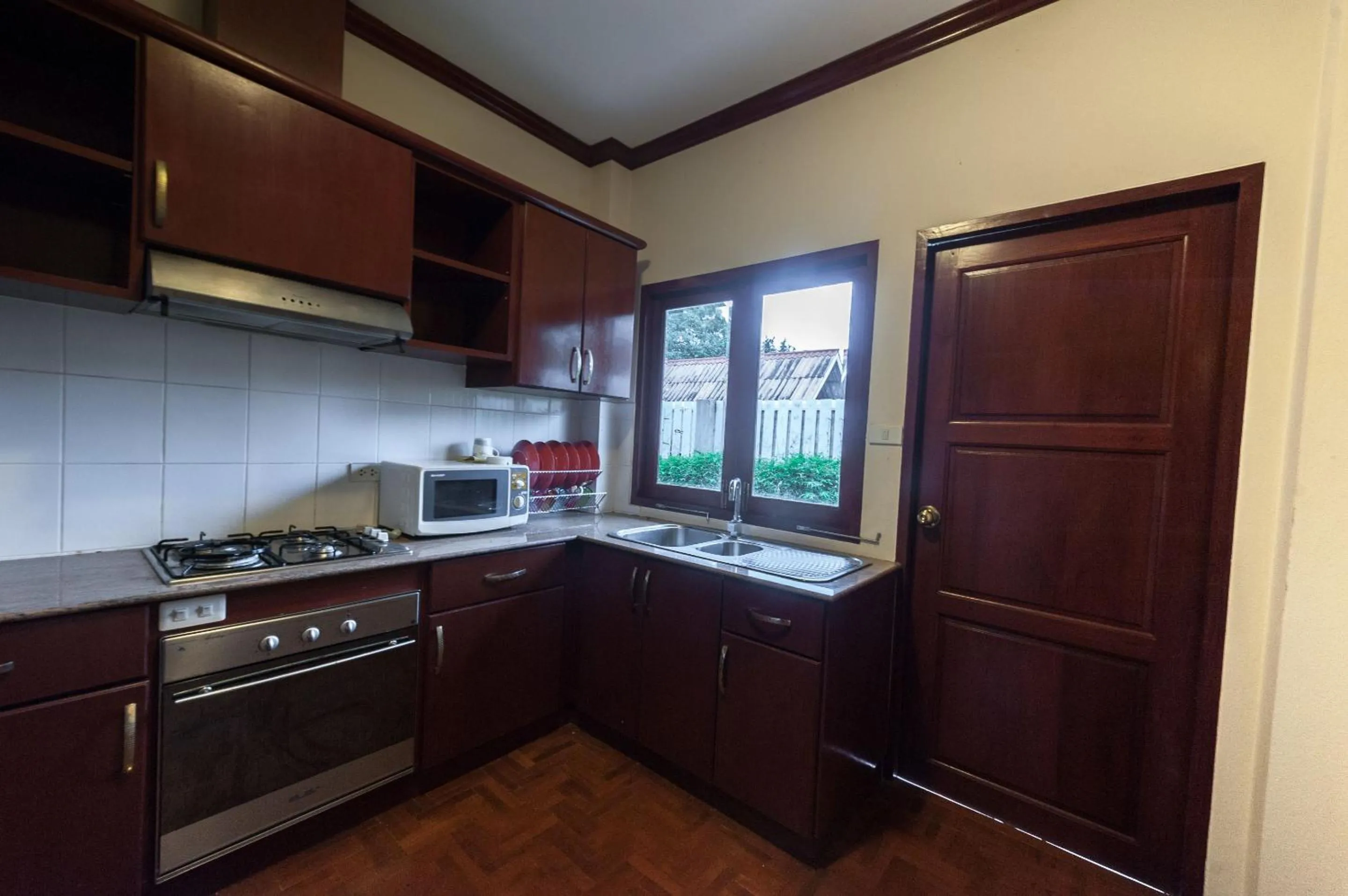 Kitchen or kitchenette in Ruen Ariya Resort