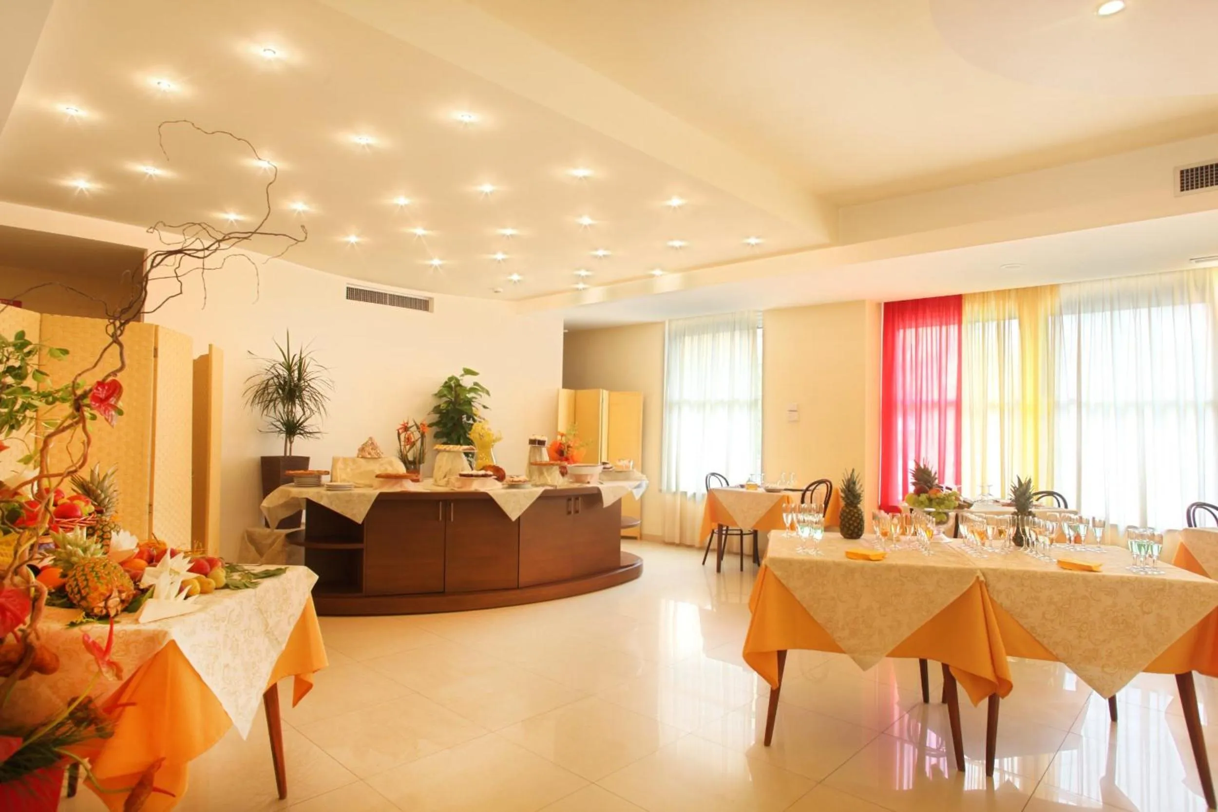 Restaurant/places to eat in Hotel Mimosa