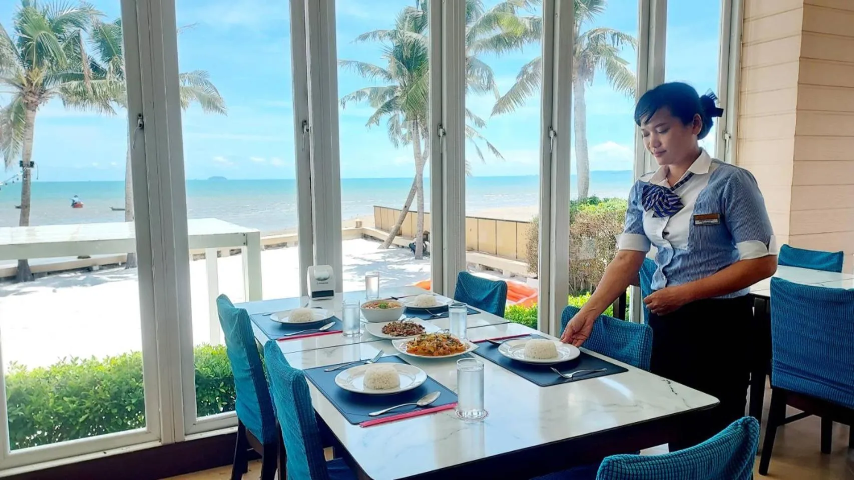 Restaurant/places to eat in Saisawan Beach Luxury Hotel