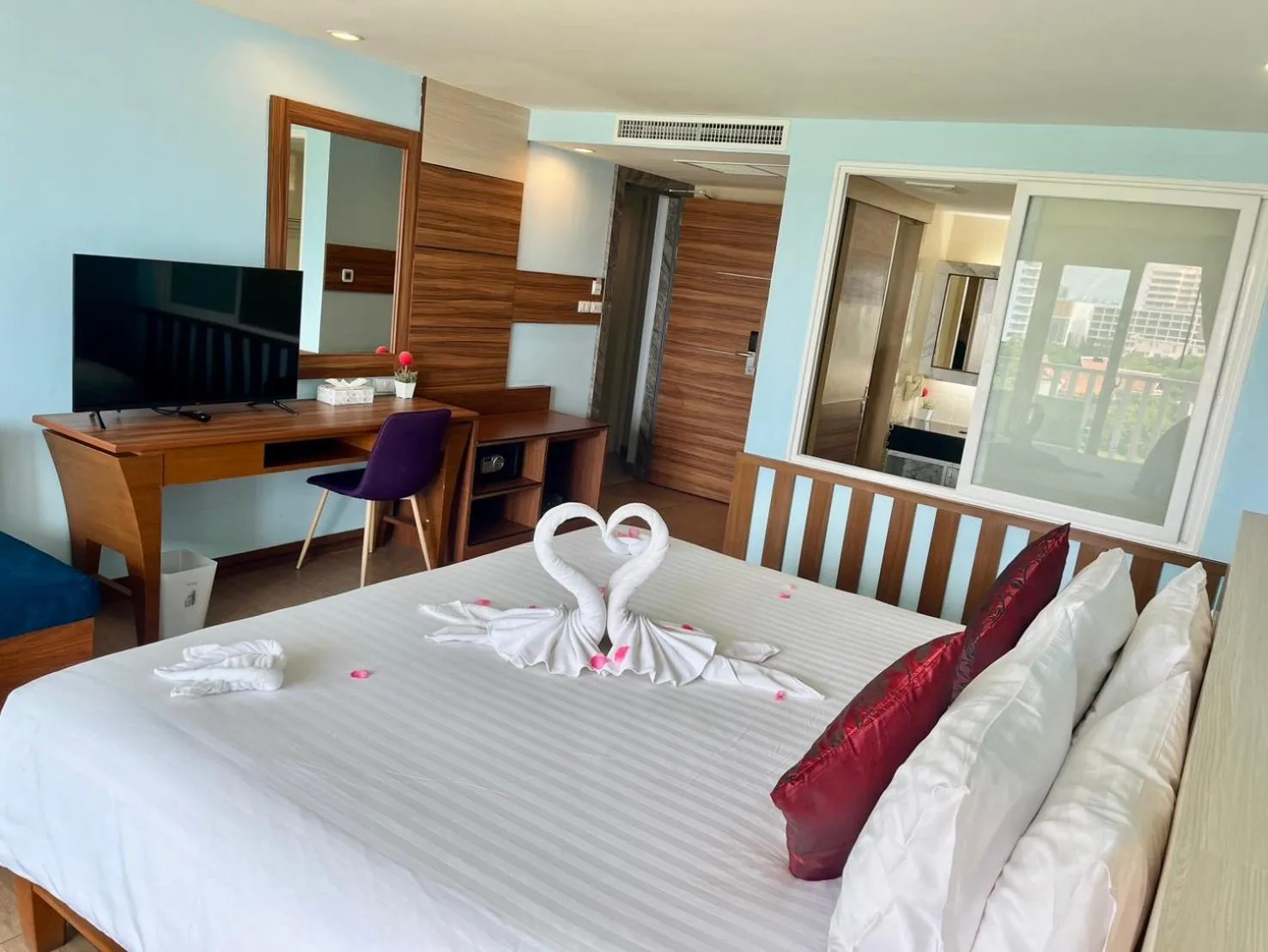 Bed in Saisawan Beach Luxury Hotel