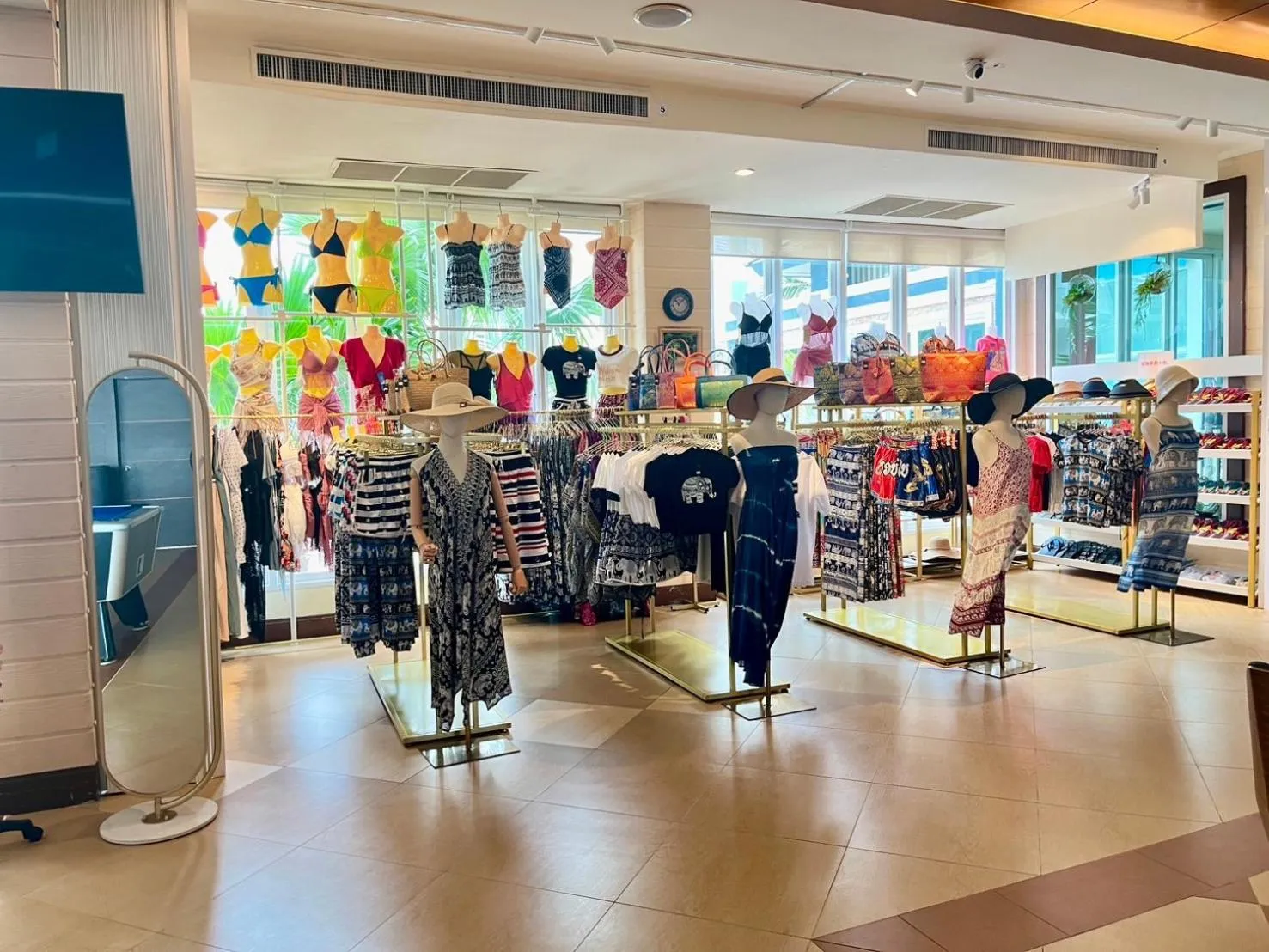 Lounge or bar in Saisawan Beach Luxury Hotel