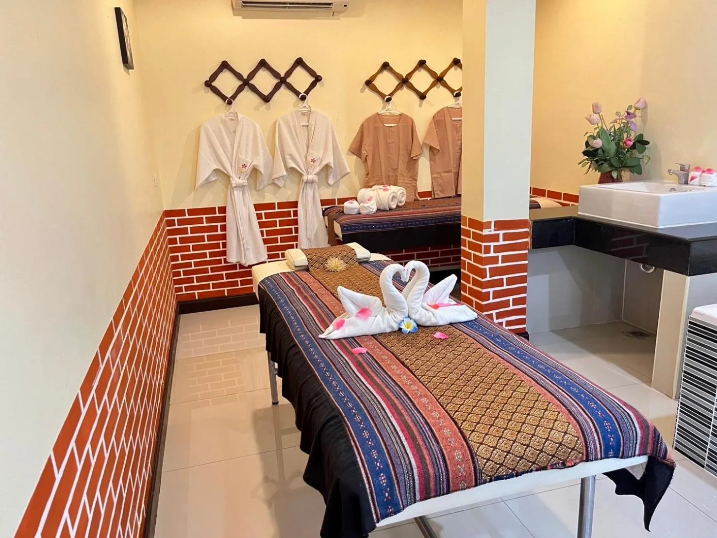 Spa and wellness centre/facilities, Bed in Saisawan Beach Luxury Hotel