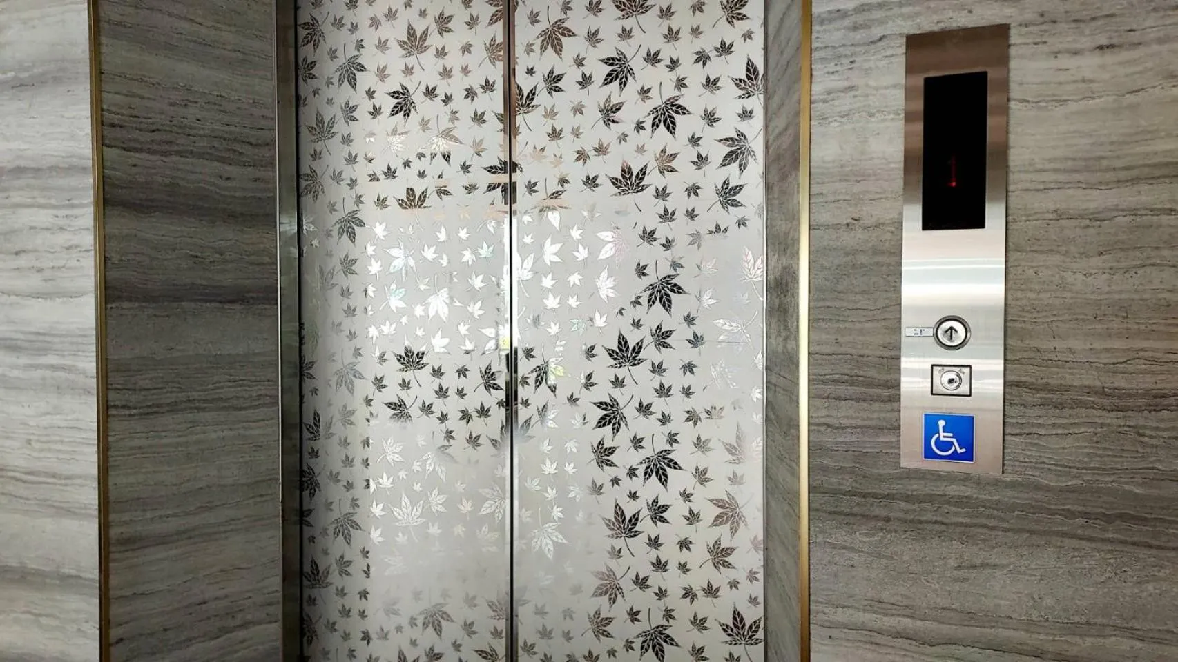 elevator in Saisawan Beach Luxury Hotel