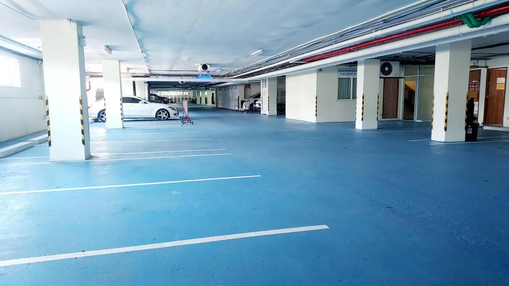 Parking in Saisawan Beach Luxury Hotel