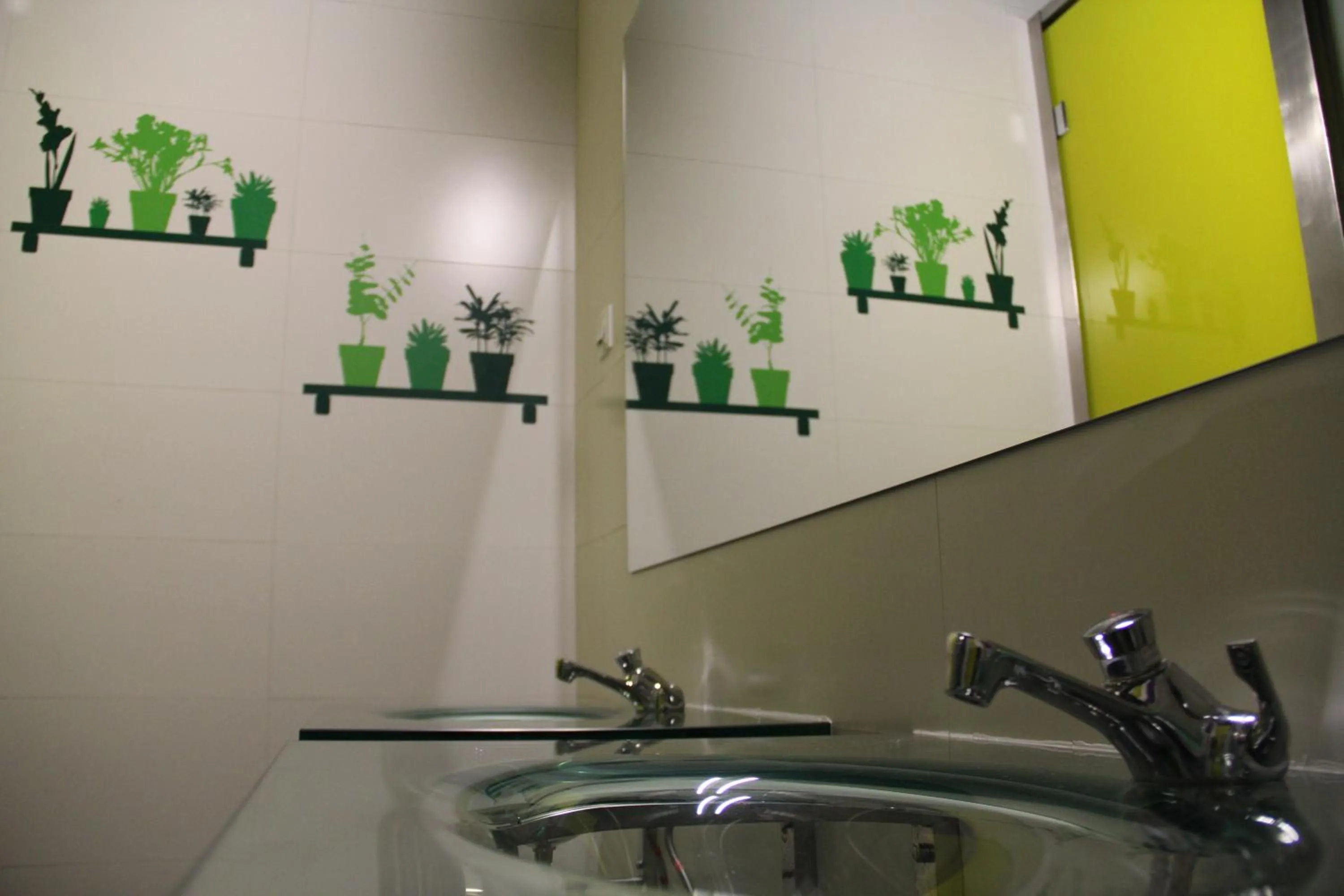 Bathroom in Sleep Green - Certified Eco Youth Hostel