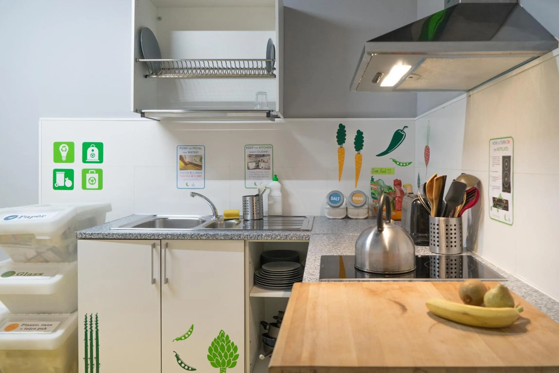Kitchen or kitchenette in Sleep Green - Certified Eco Youth Hostel