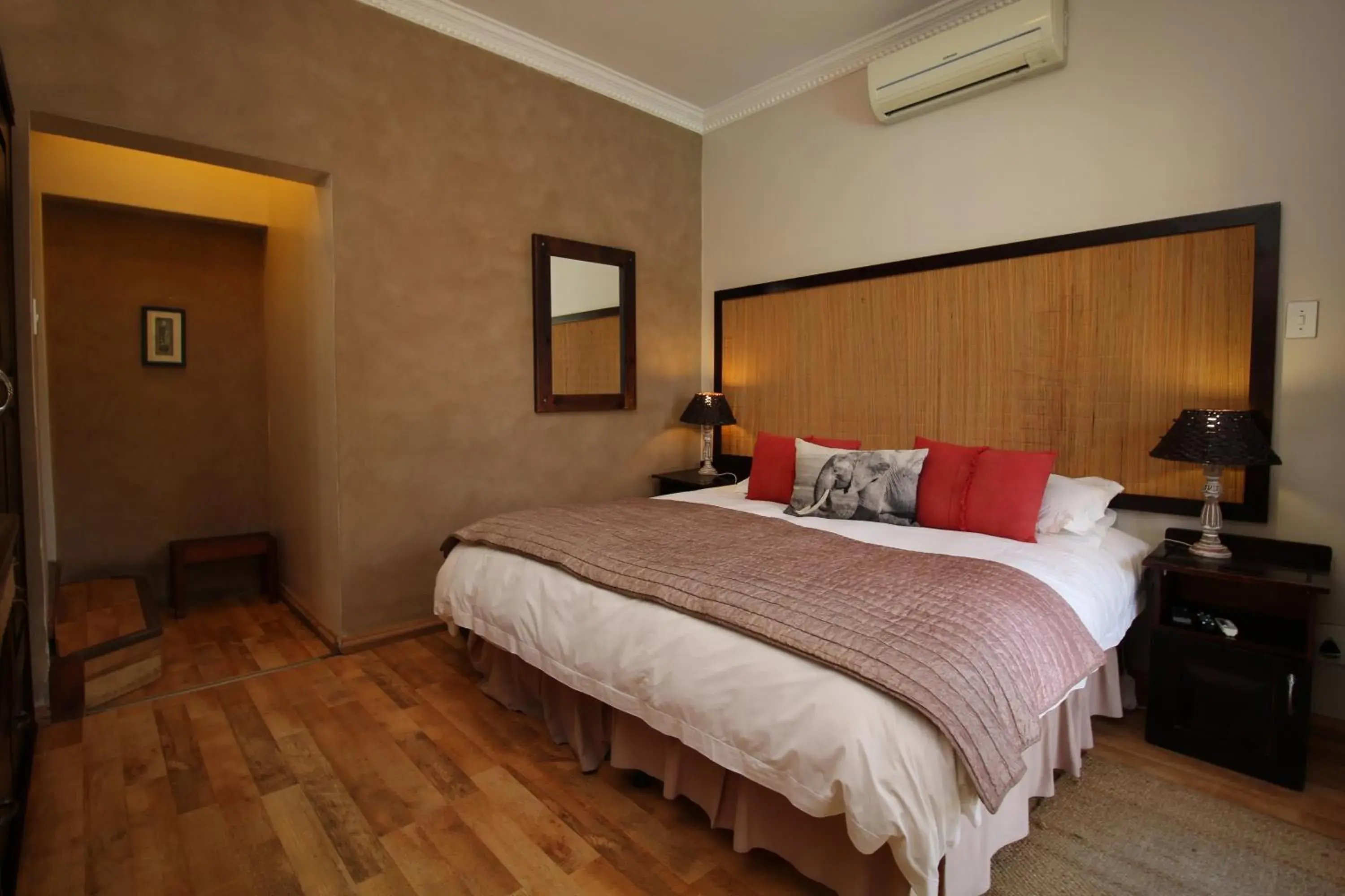 Comfort Double Room in Oak Park and Conference Centre Comfort Double Room in Oak Park and Conference Centre