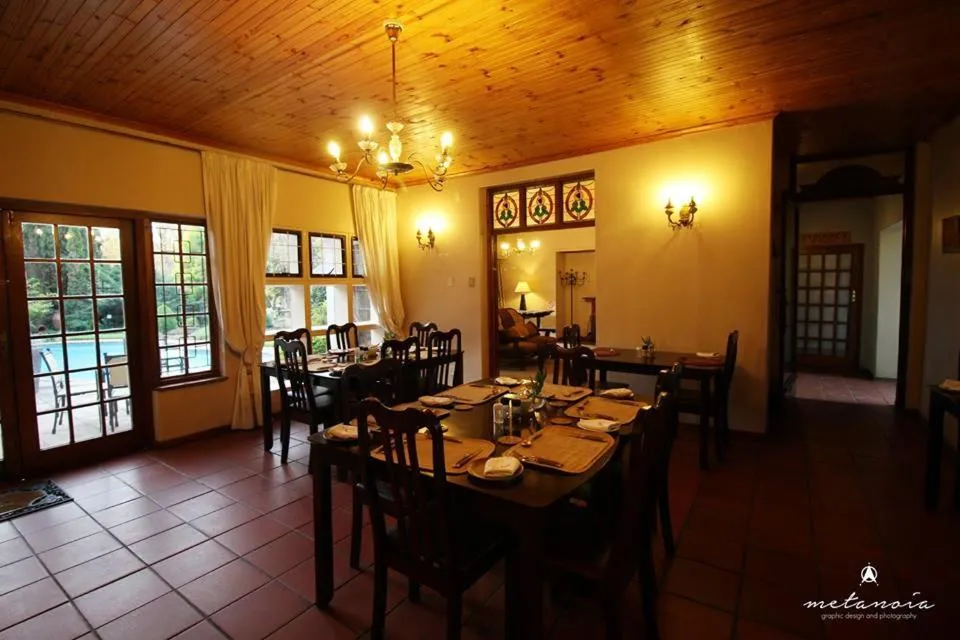 Restaurant/places to eat in Oak Park and Conference Centre