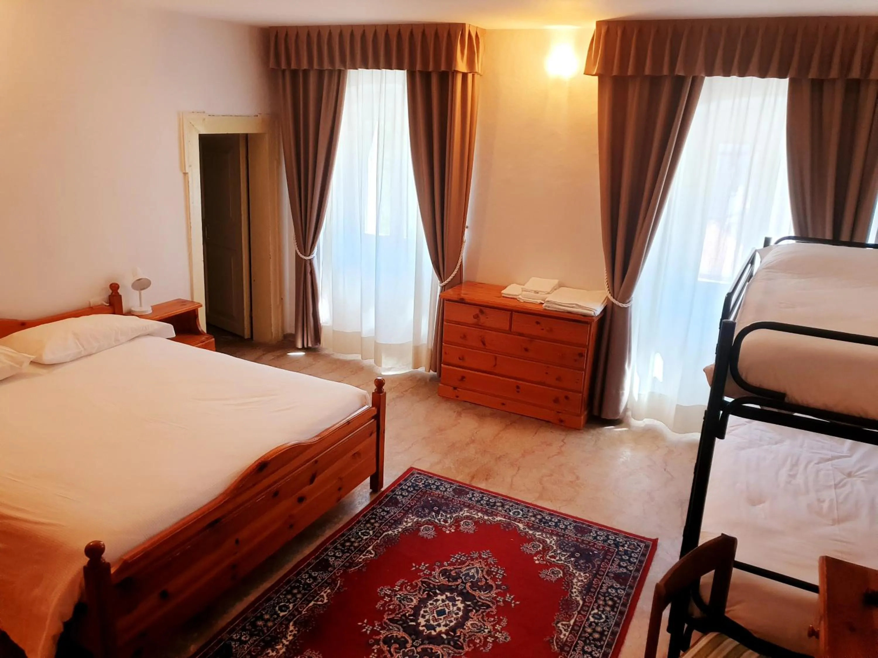 Photo of the whole room, Bed in Albergo Trieste