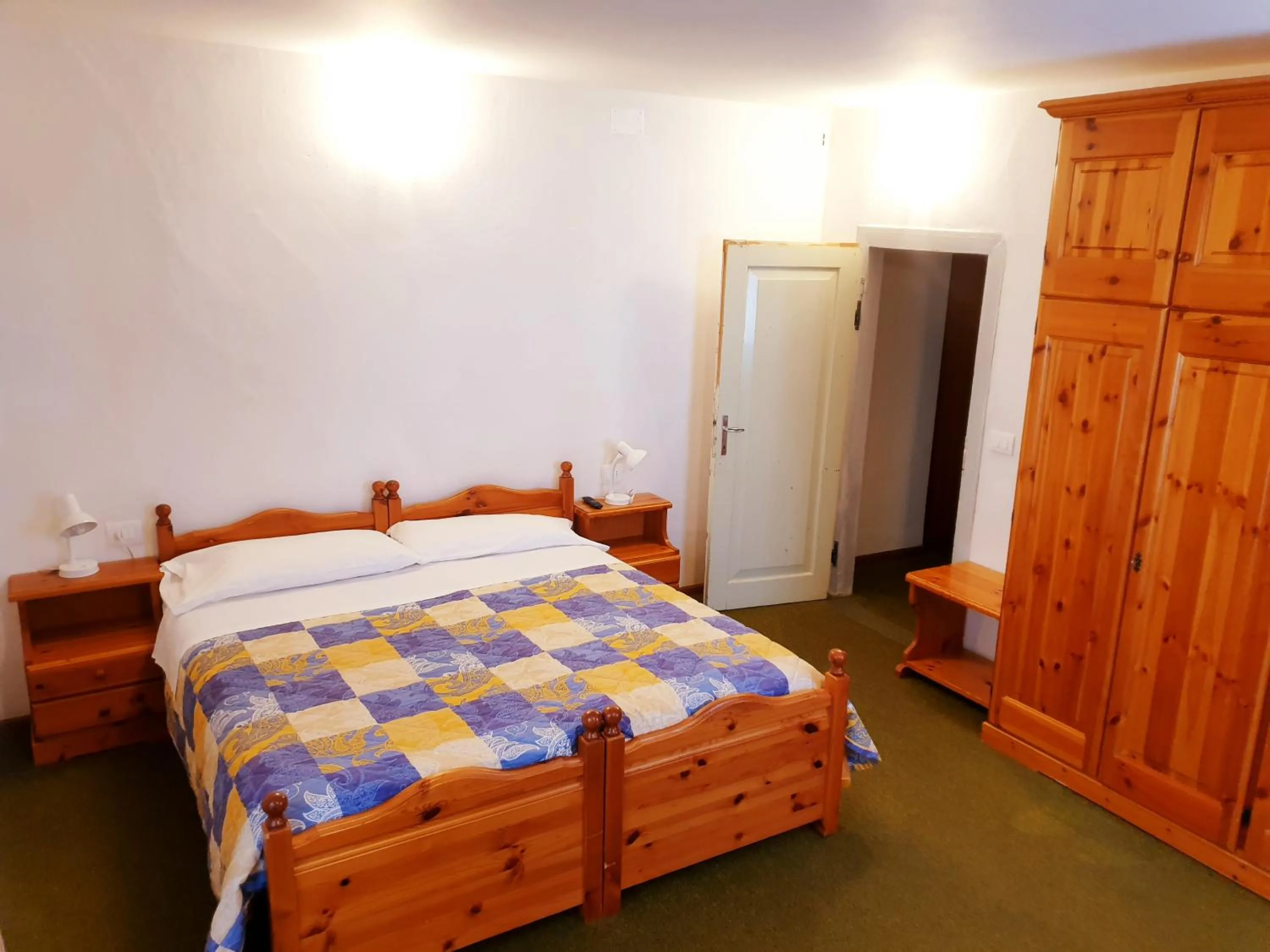 Photo of the whole room, Bed in Albergo Trieste