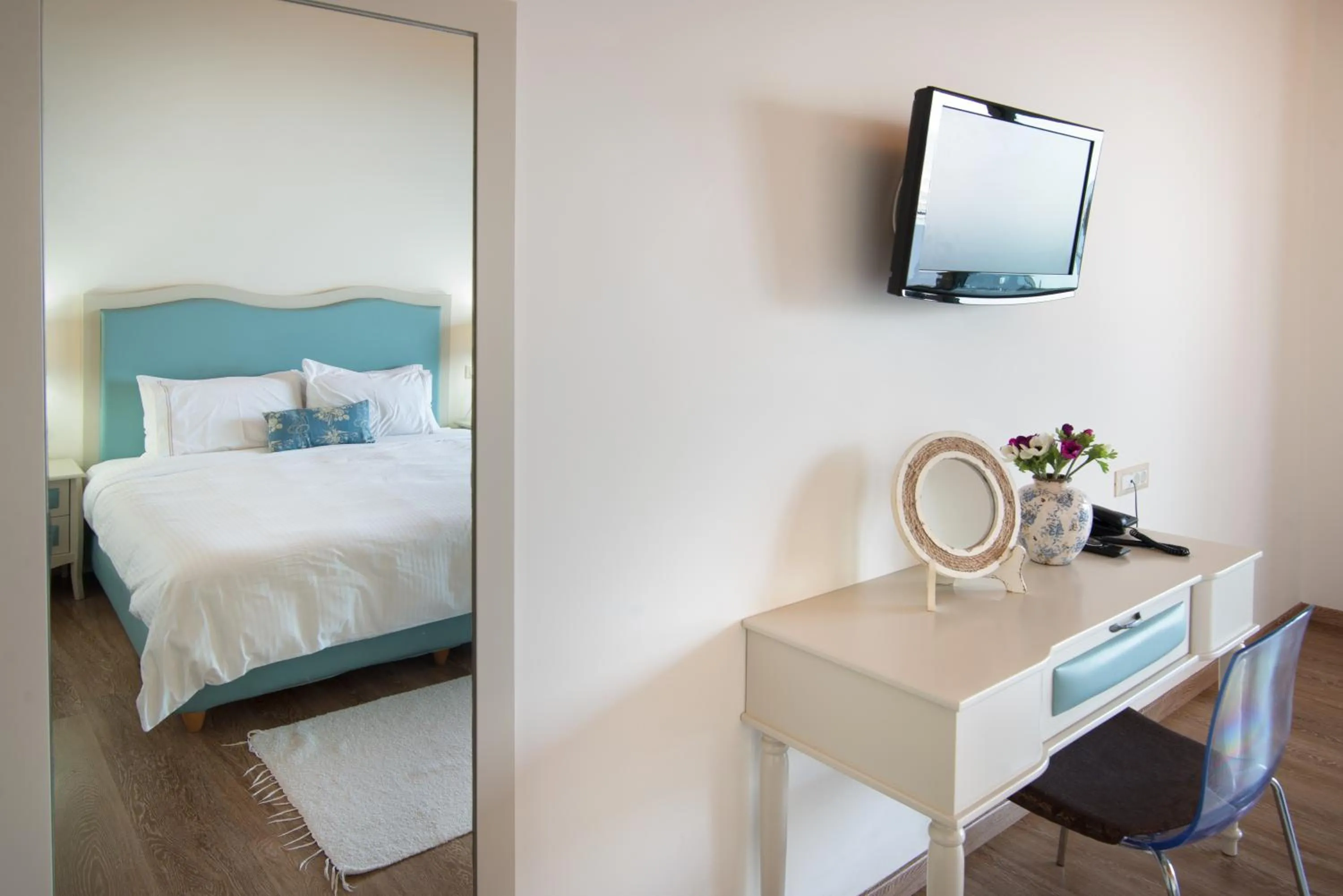 City view, Bed in Belvedere Hotel