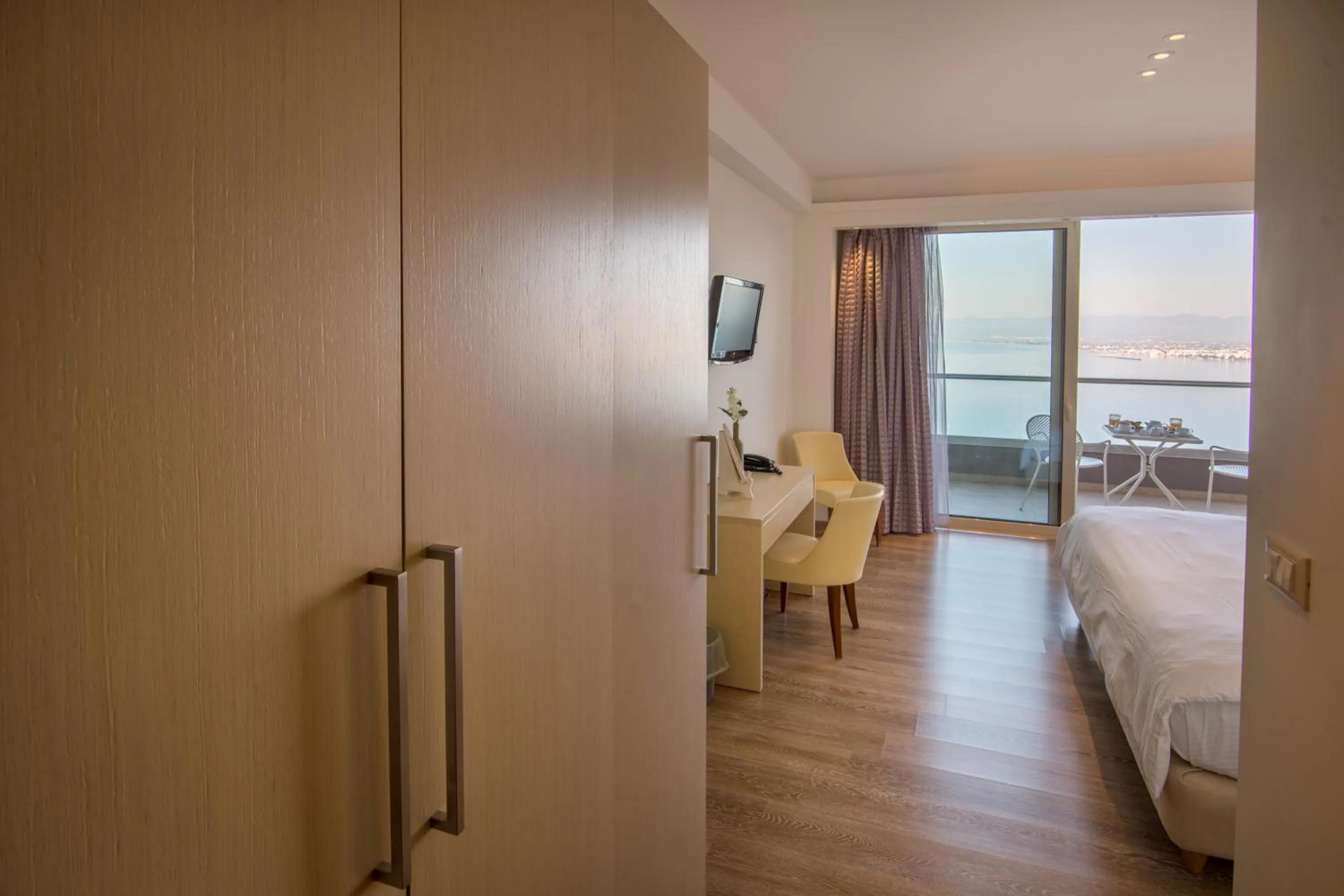 Photo of the whole room, Bed in Belvedere Hotel