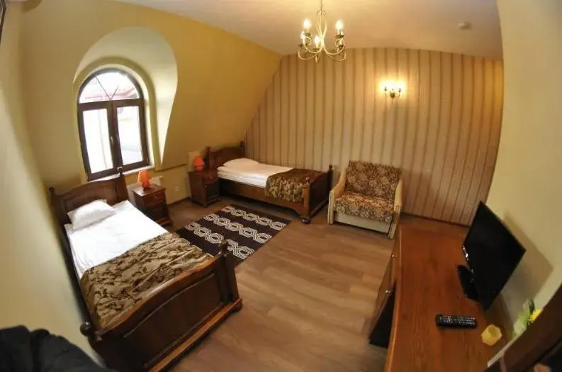 Triple Room with Private Bathroom in Kryształowy Pałacyk Triple Room with Private Bathroom in Kryształowy Pałacyk