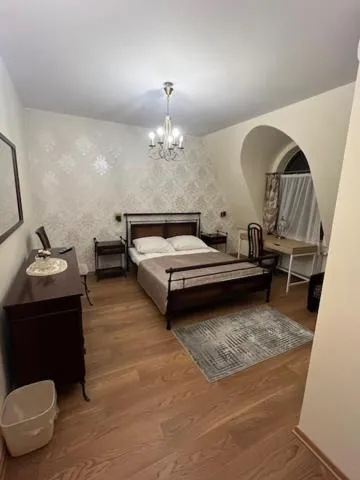 Bed in Kryształowy Pałacyk