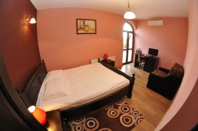 Photo of the whole room, Bed in Kryształowy Pałacyk