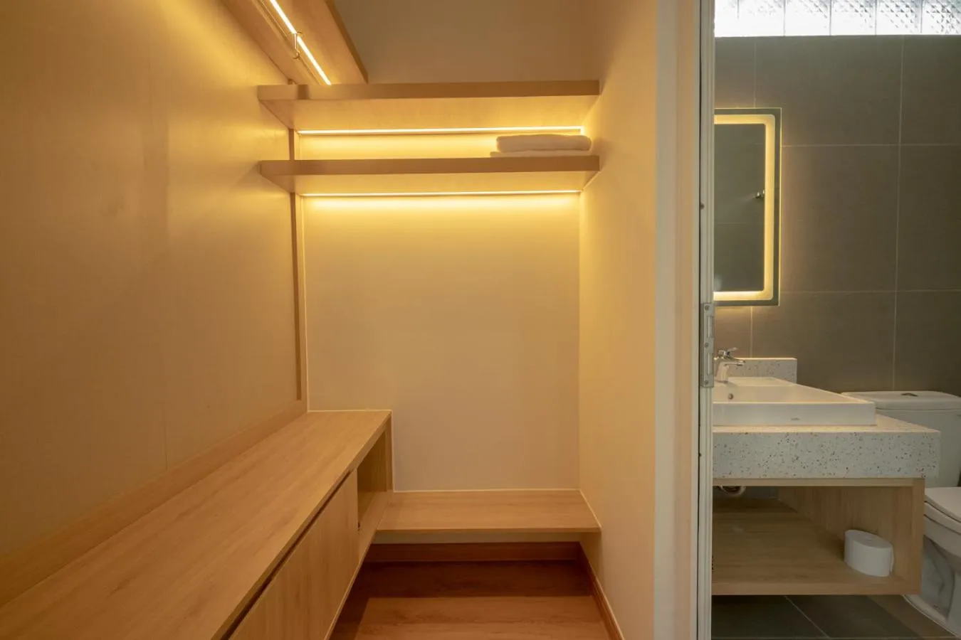 wardrobe in Tây Tiến Bungalow