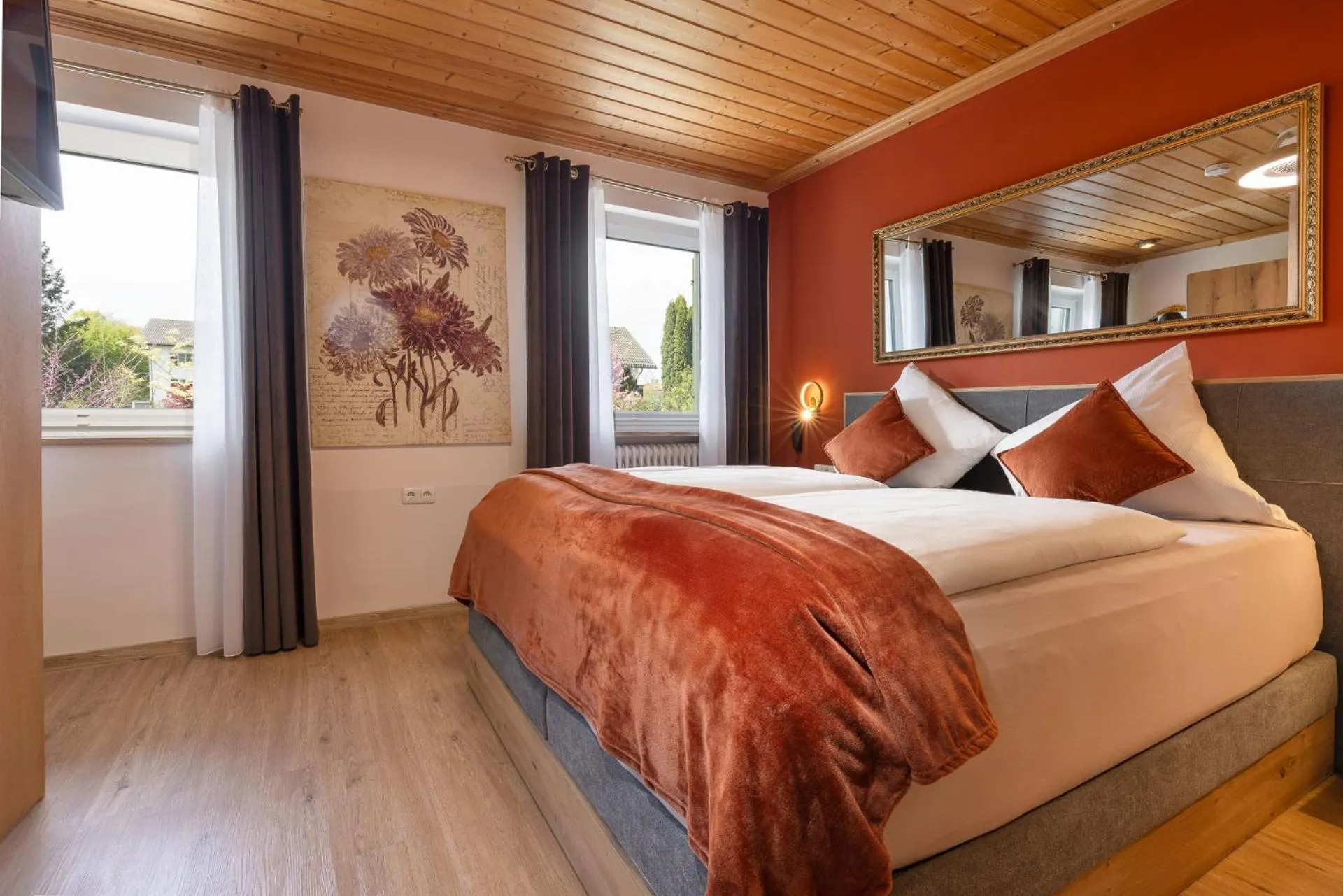 Photo of the whole room, Bed in Hotel Schlossblick Chiemsee