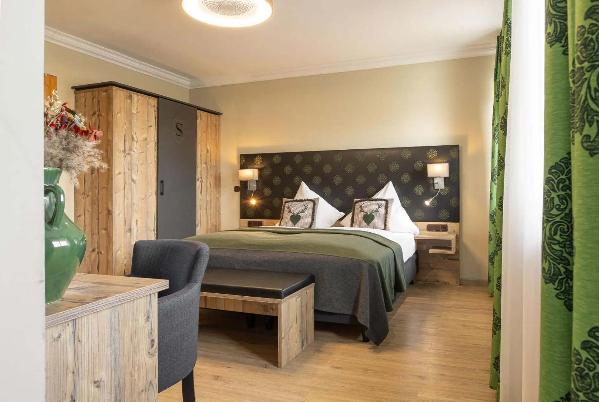 Photo of the whole room, Bed in Hotel Schlossblick Chiemsee