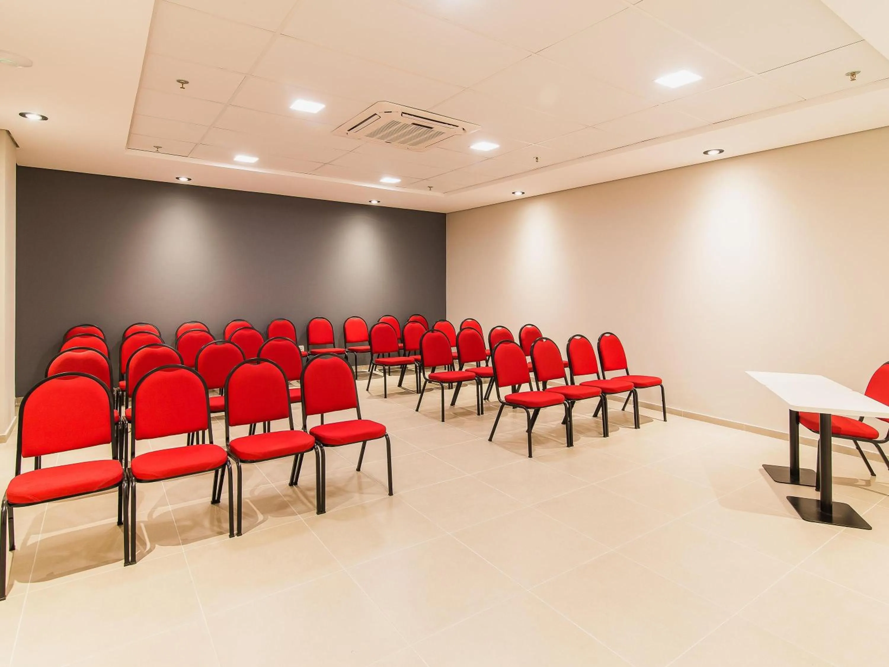 Meeting/conference room in ibis Erechim