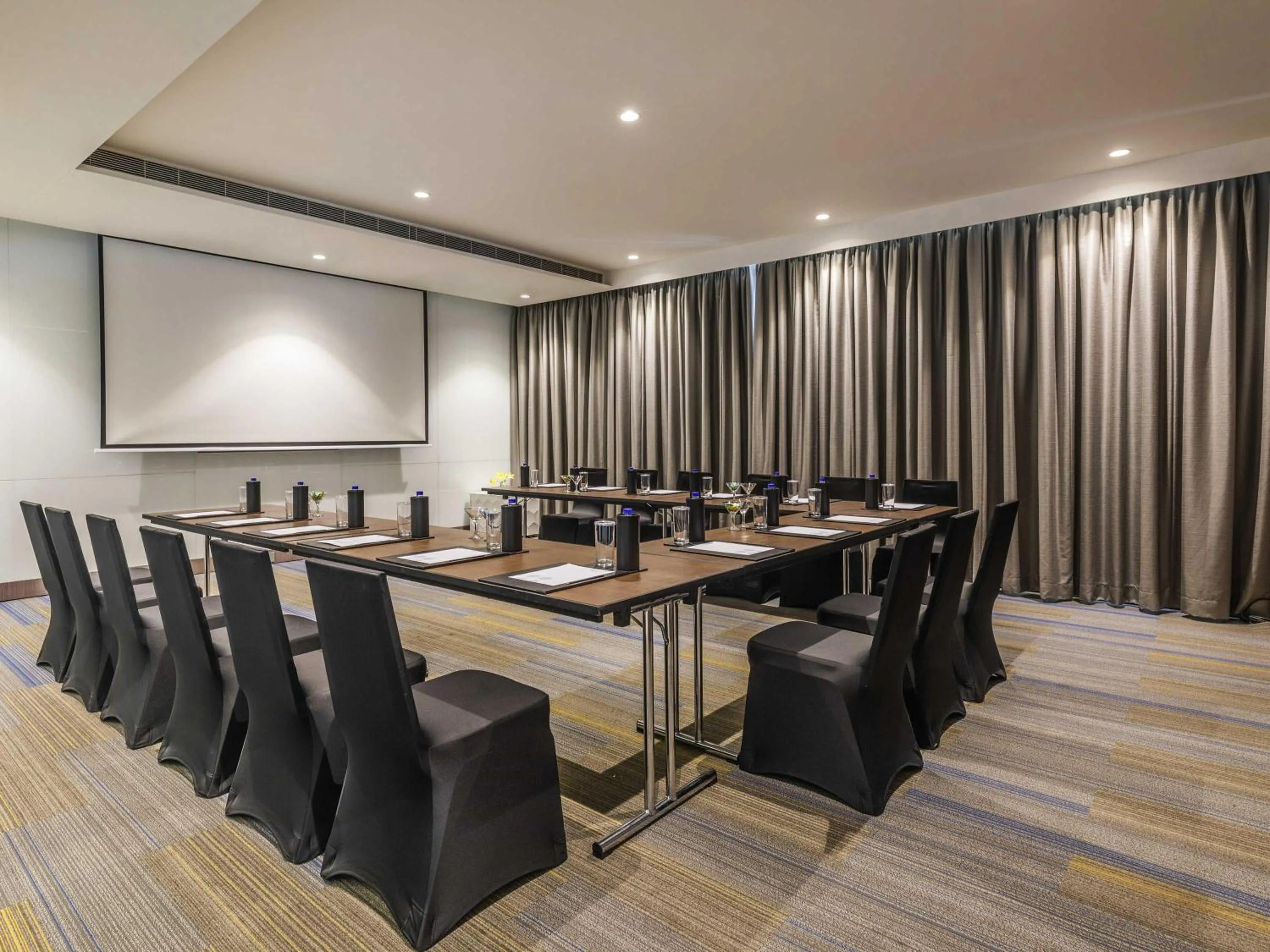 Meeting/conference room in Novotel Vijayawada Varun