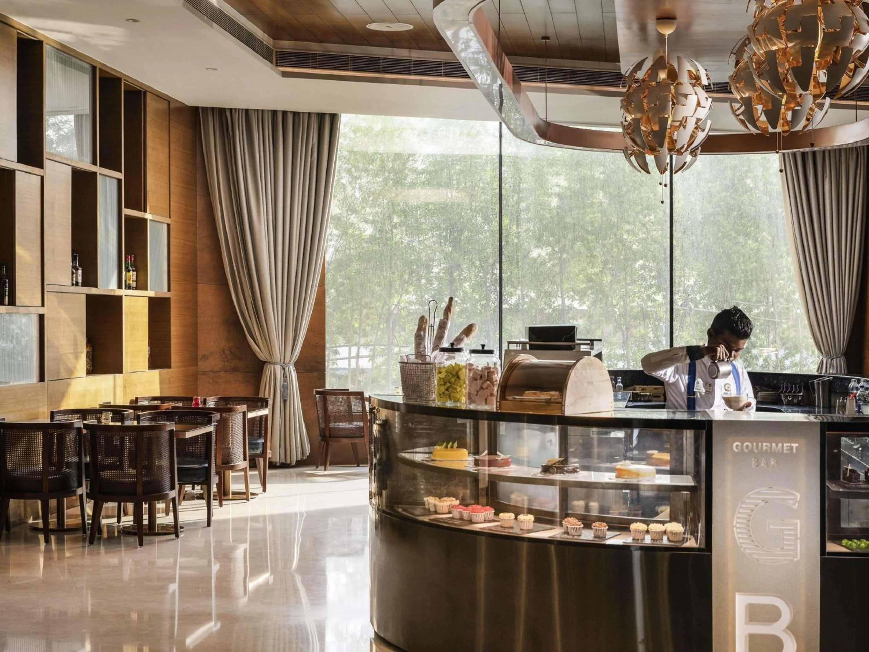 Restaurant/places to eat in Novotel Vijayawada Varun