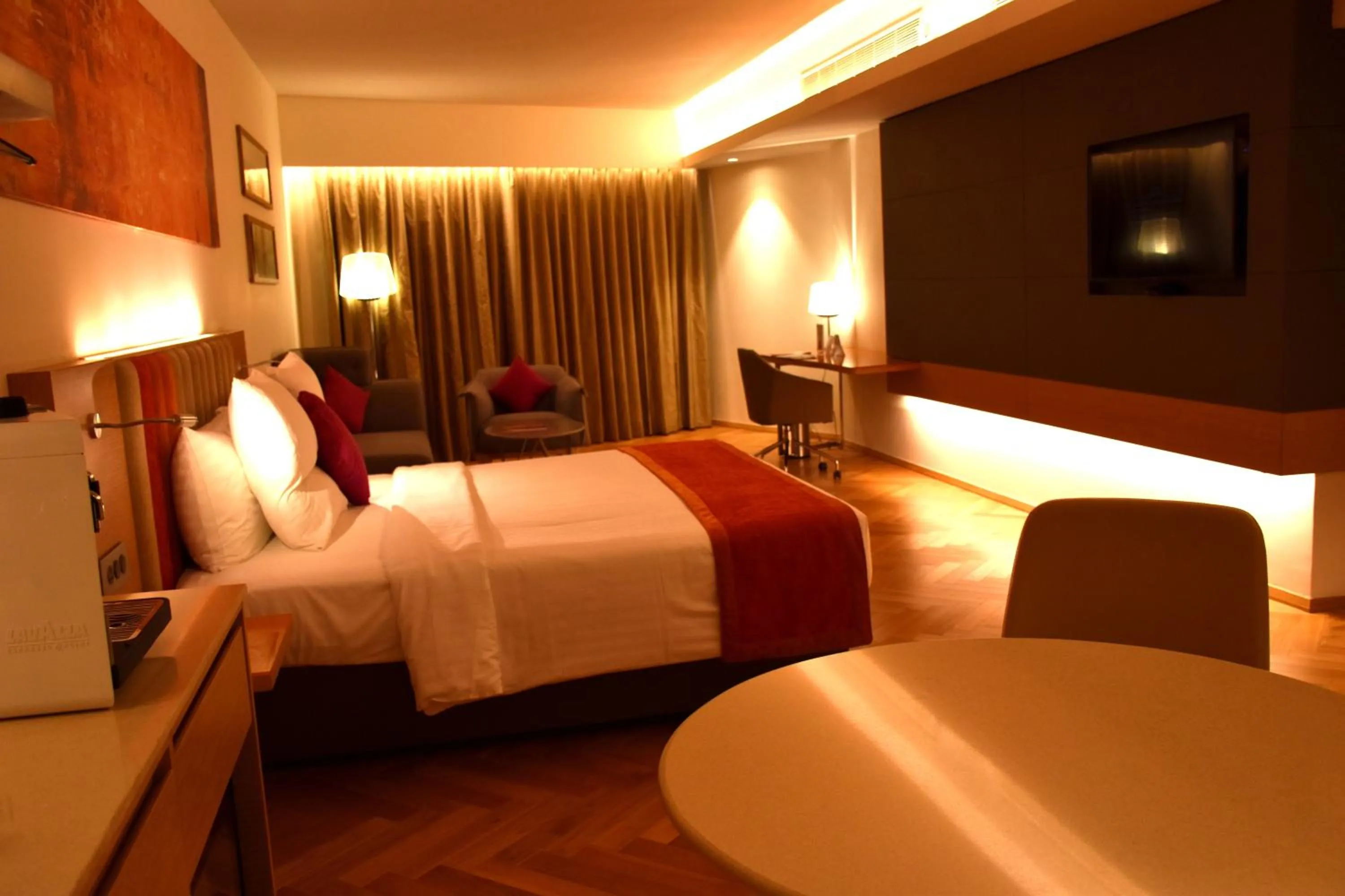 Bed in Novotel Vijayawada Varun