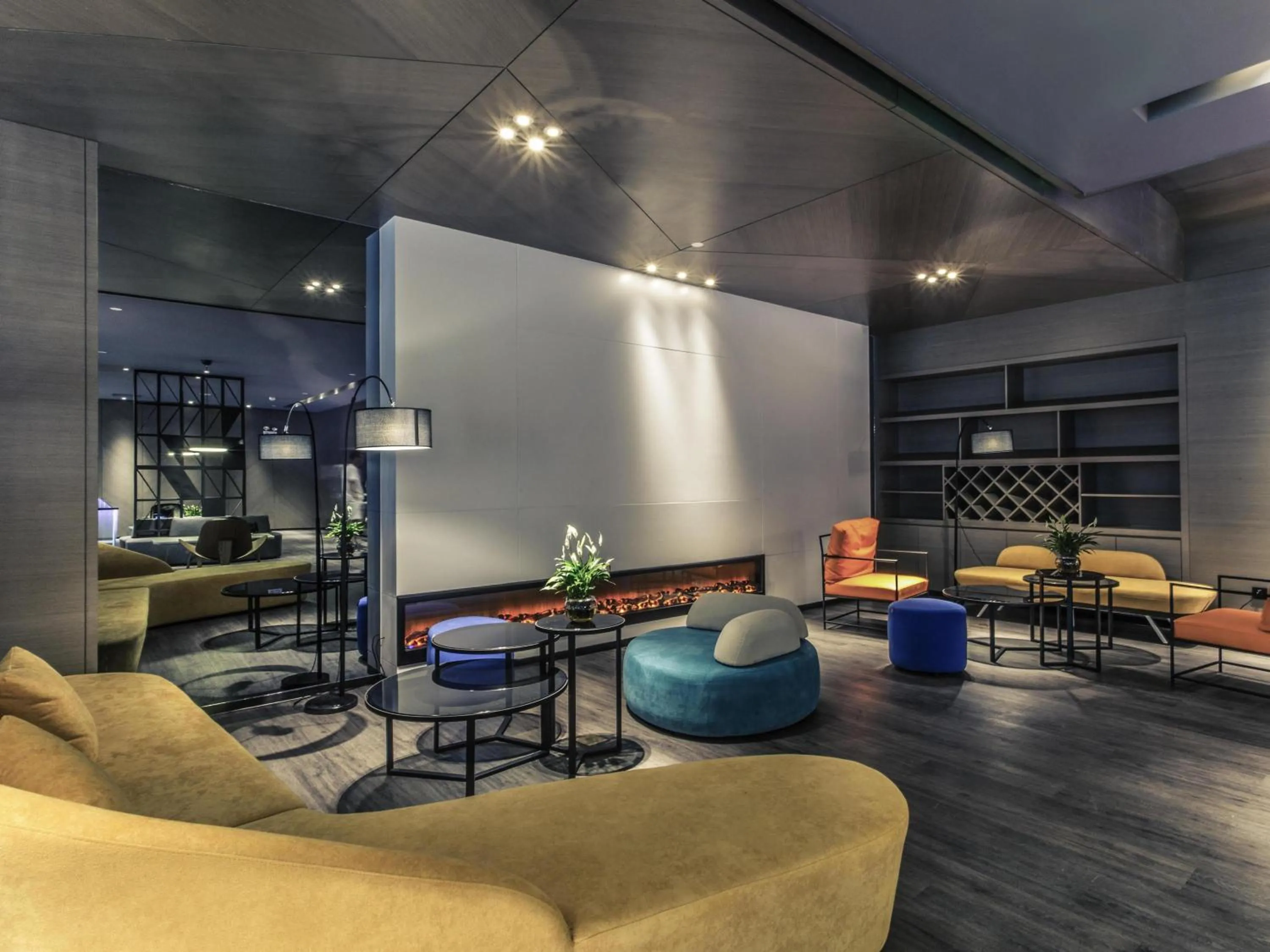Lounge or bar in Mercure Suzhou Downtown