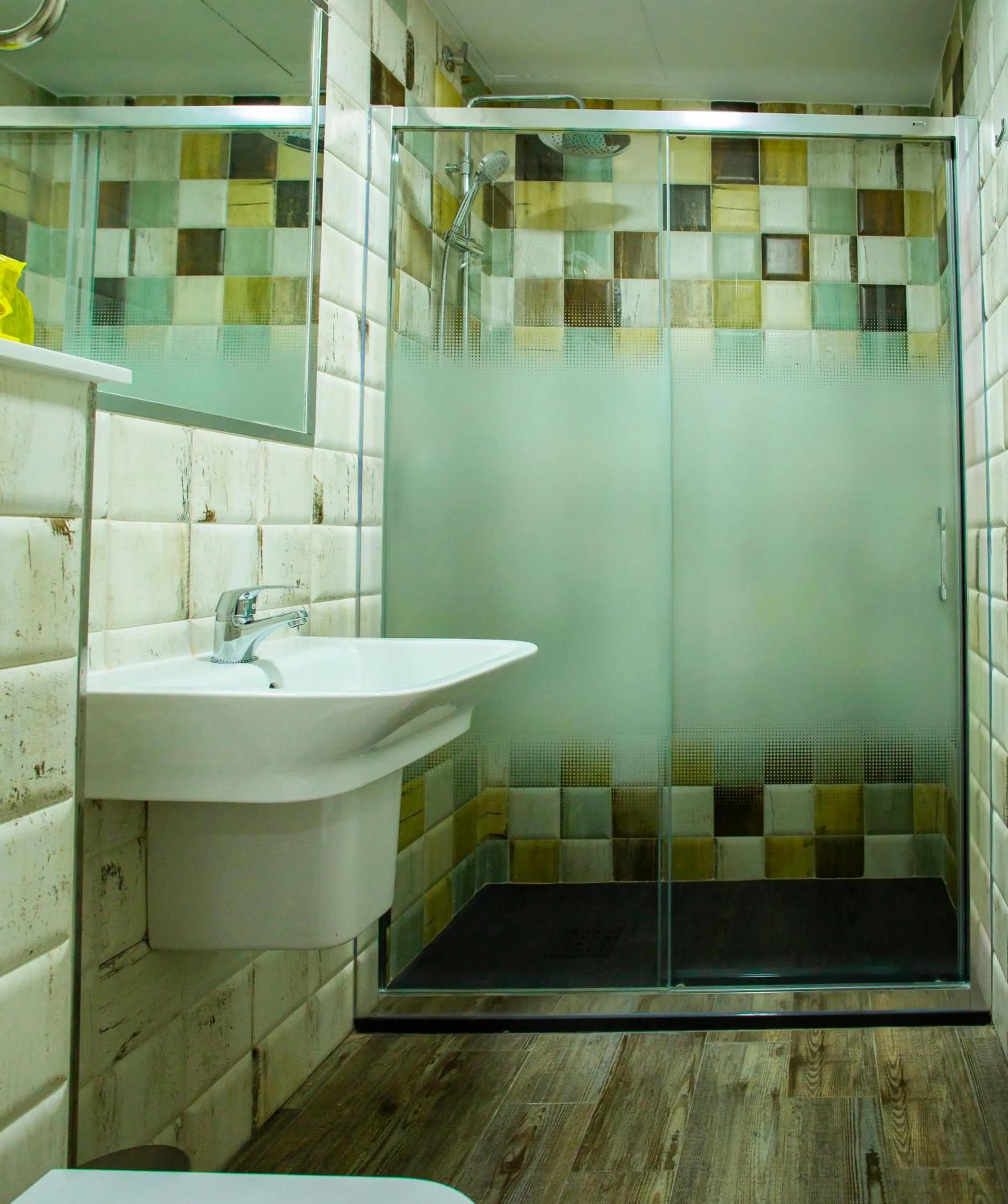 Shower in Hotel Bari