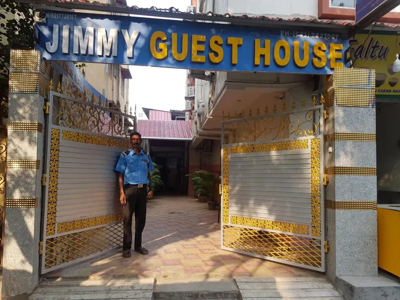 Facade/entrance in Jimmy Guest House