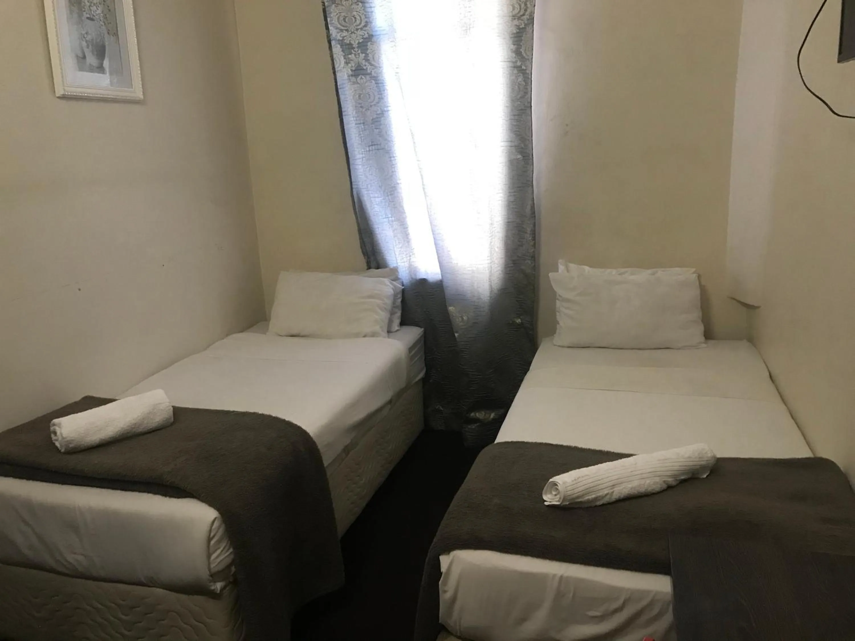 Photo of the whole room, Bed in Businessburg Hotel