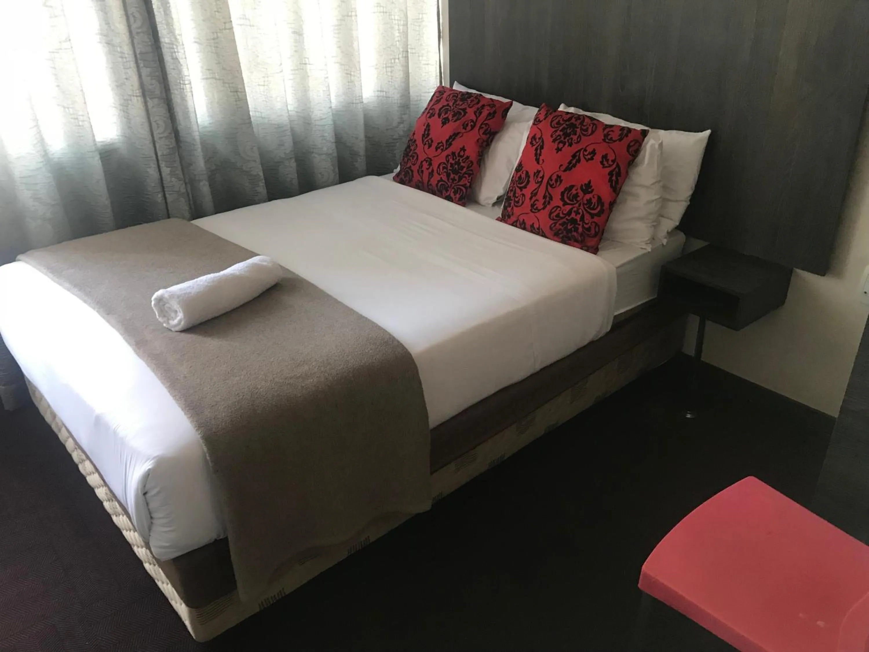 Photo of the whole room, Bed in Businessburg Hotel