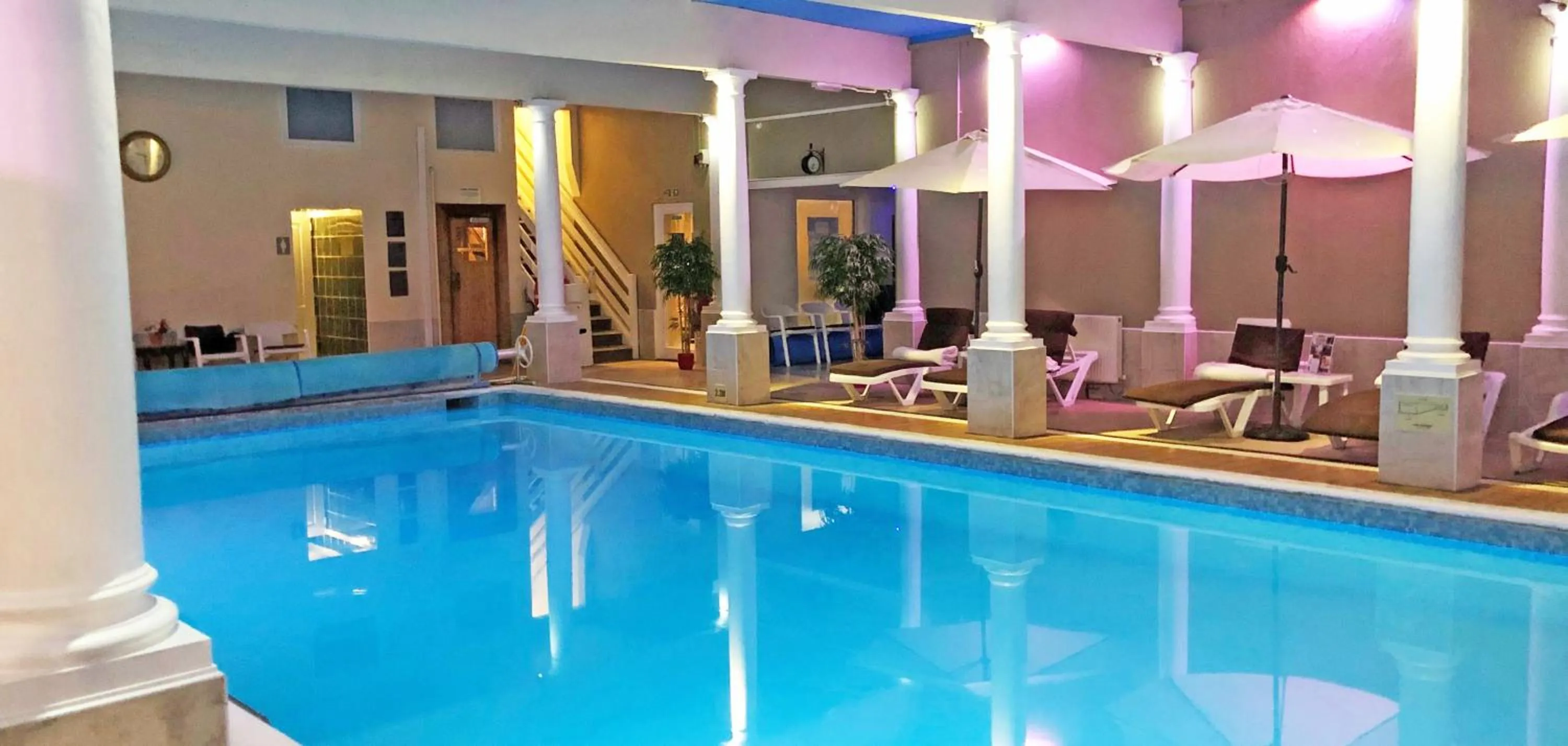 Swimming pool in Penventon Park Hotel
