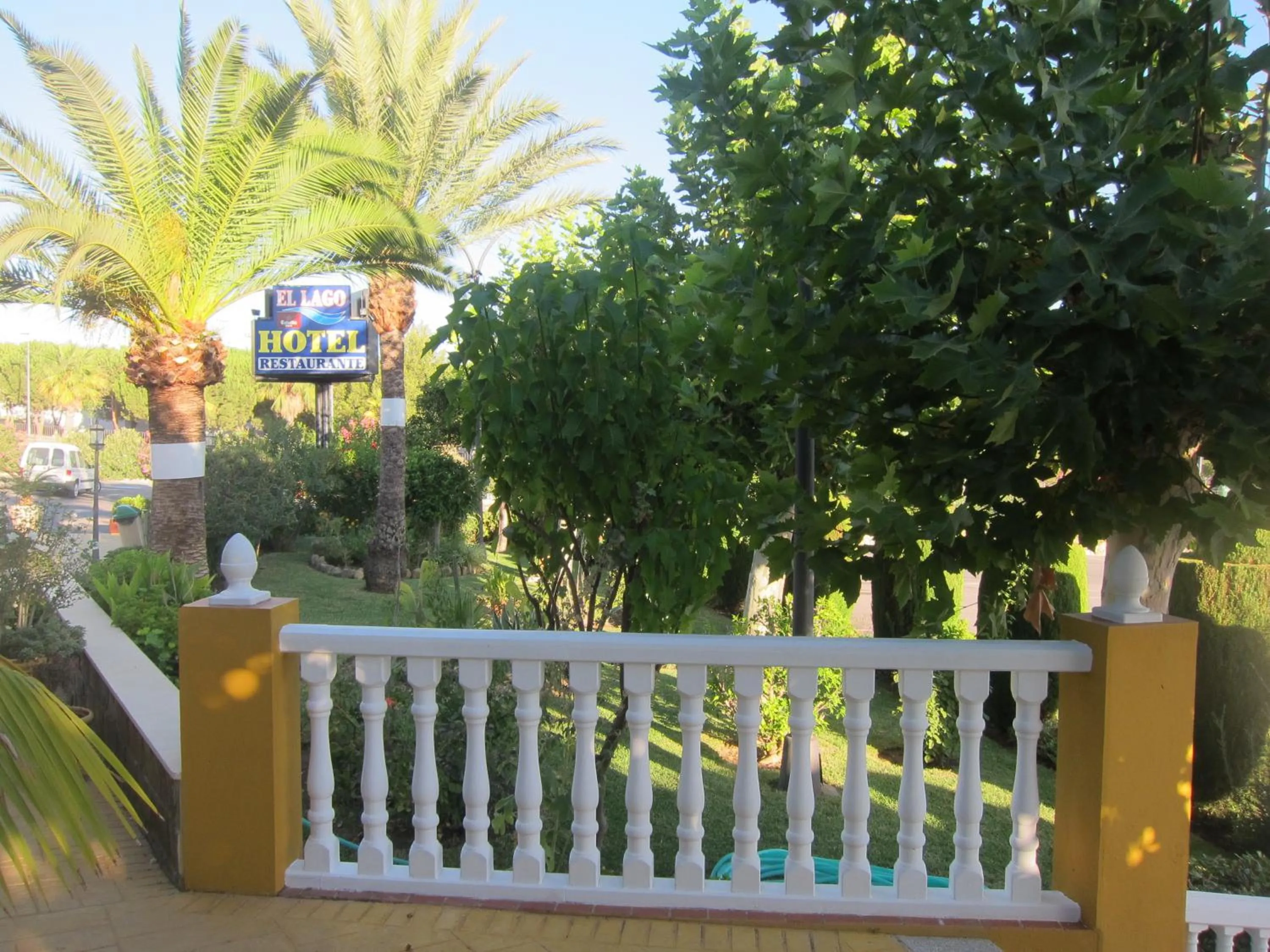 Garden in Hotel Restaurante El Lago